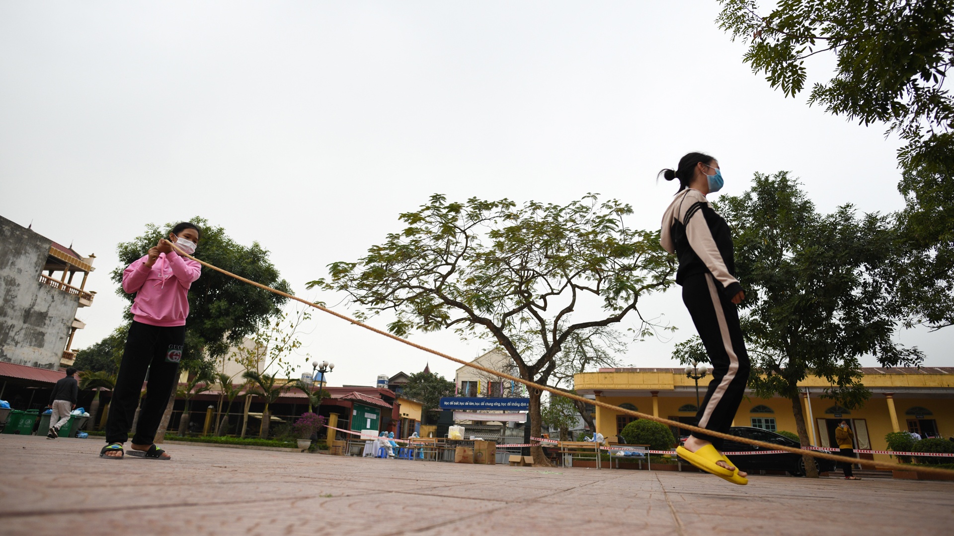 hoc sinh cach ly tap trung anh 31