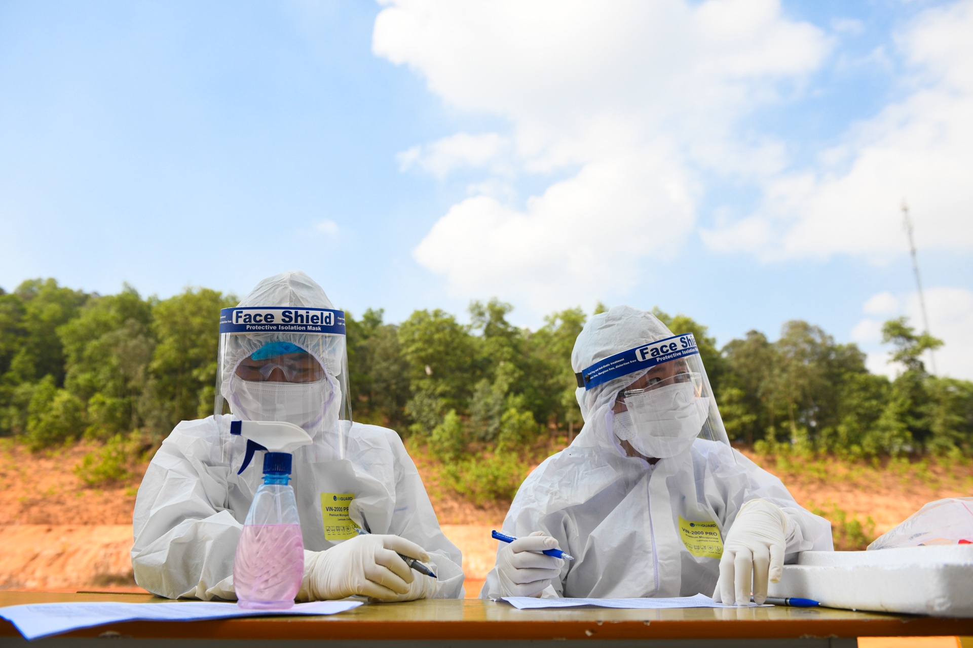 trach nhiem ve o dich moi anh 2