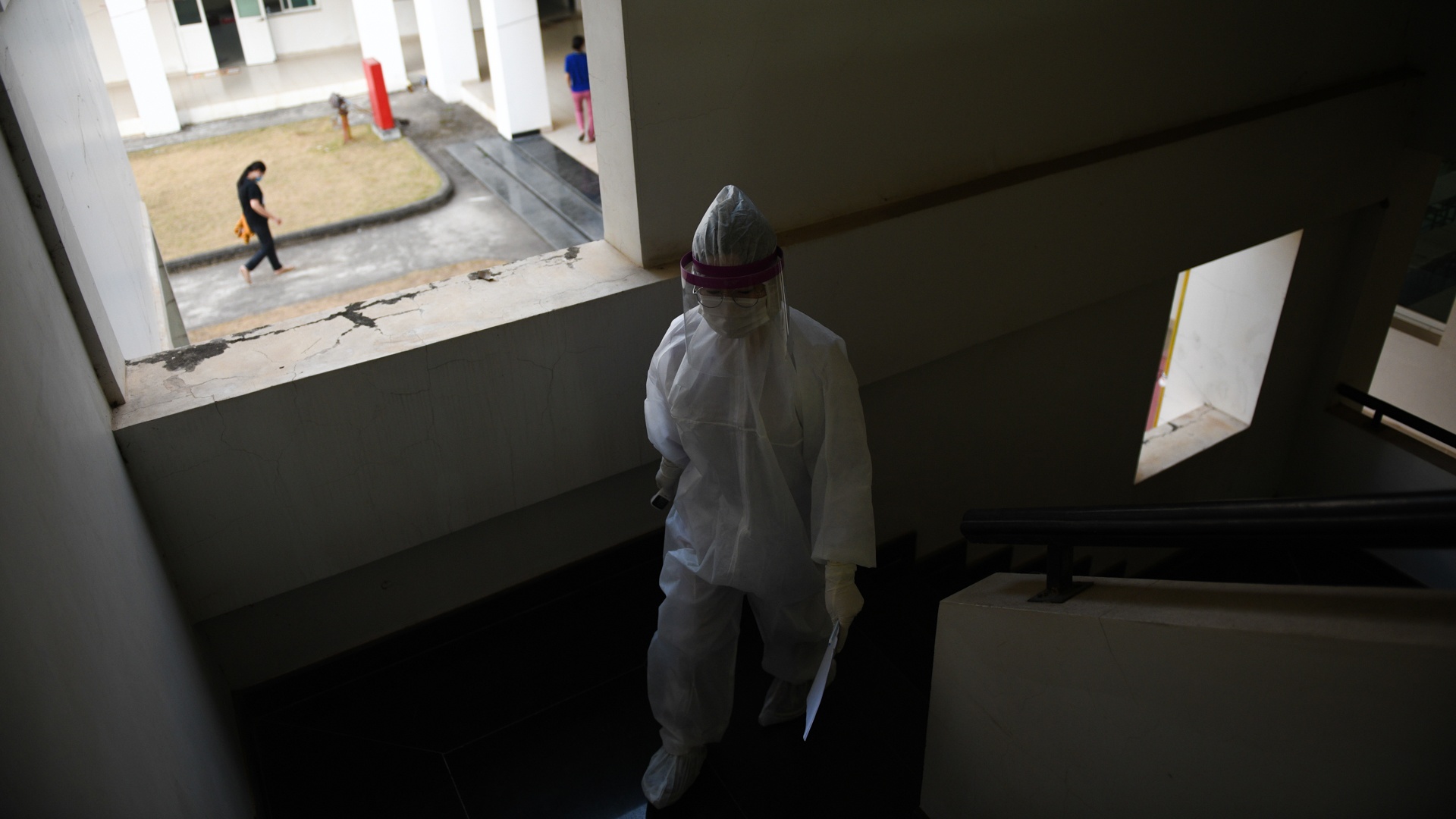 Sinh vien y te,  an tet trong khu cach ly anh 13