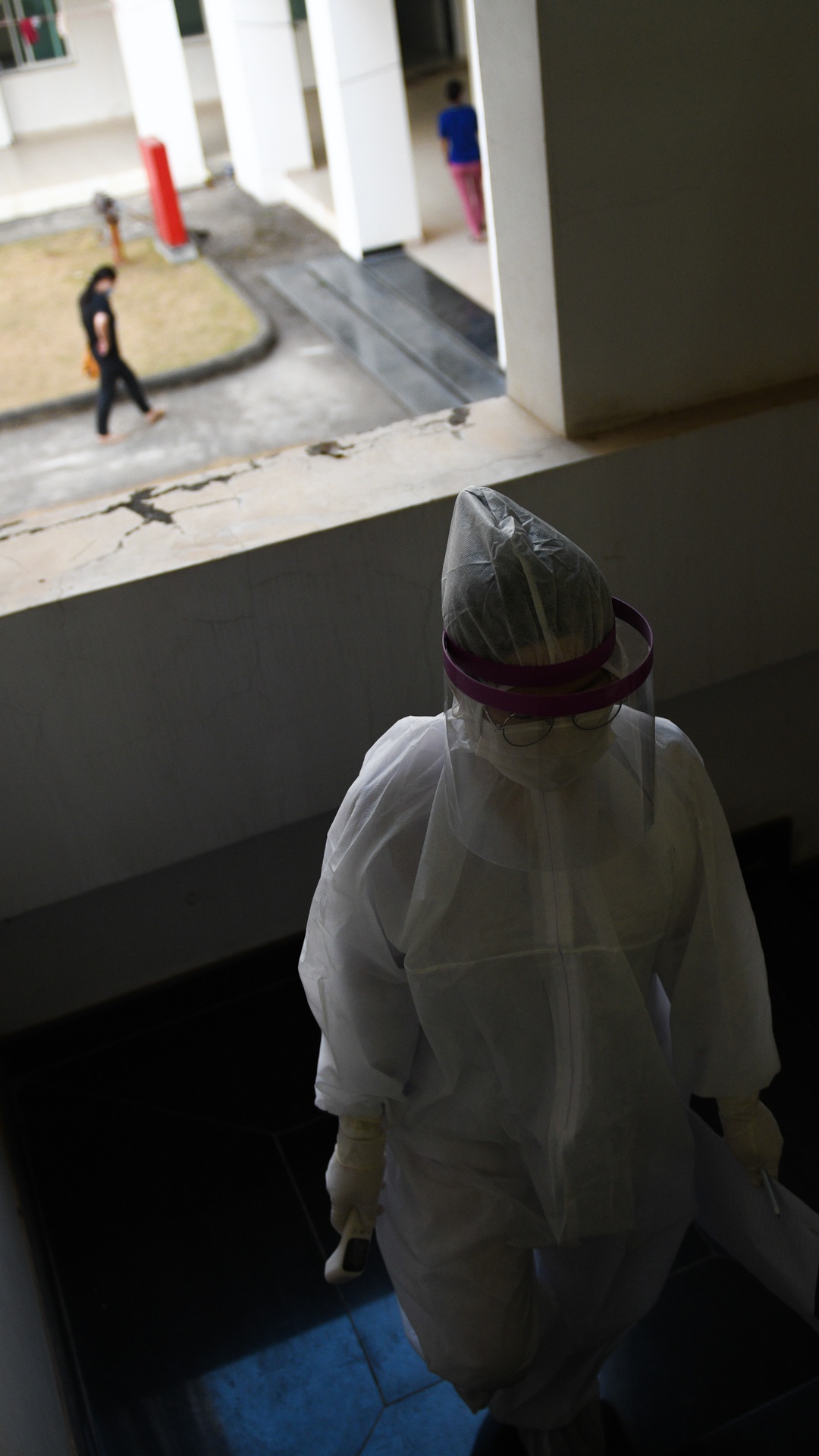 Sinh vien y te,  an tet trong khu cach ly anh 14