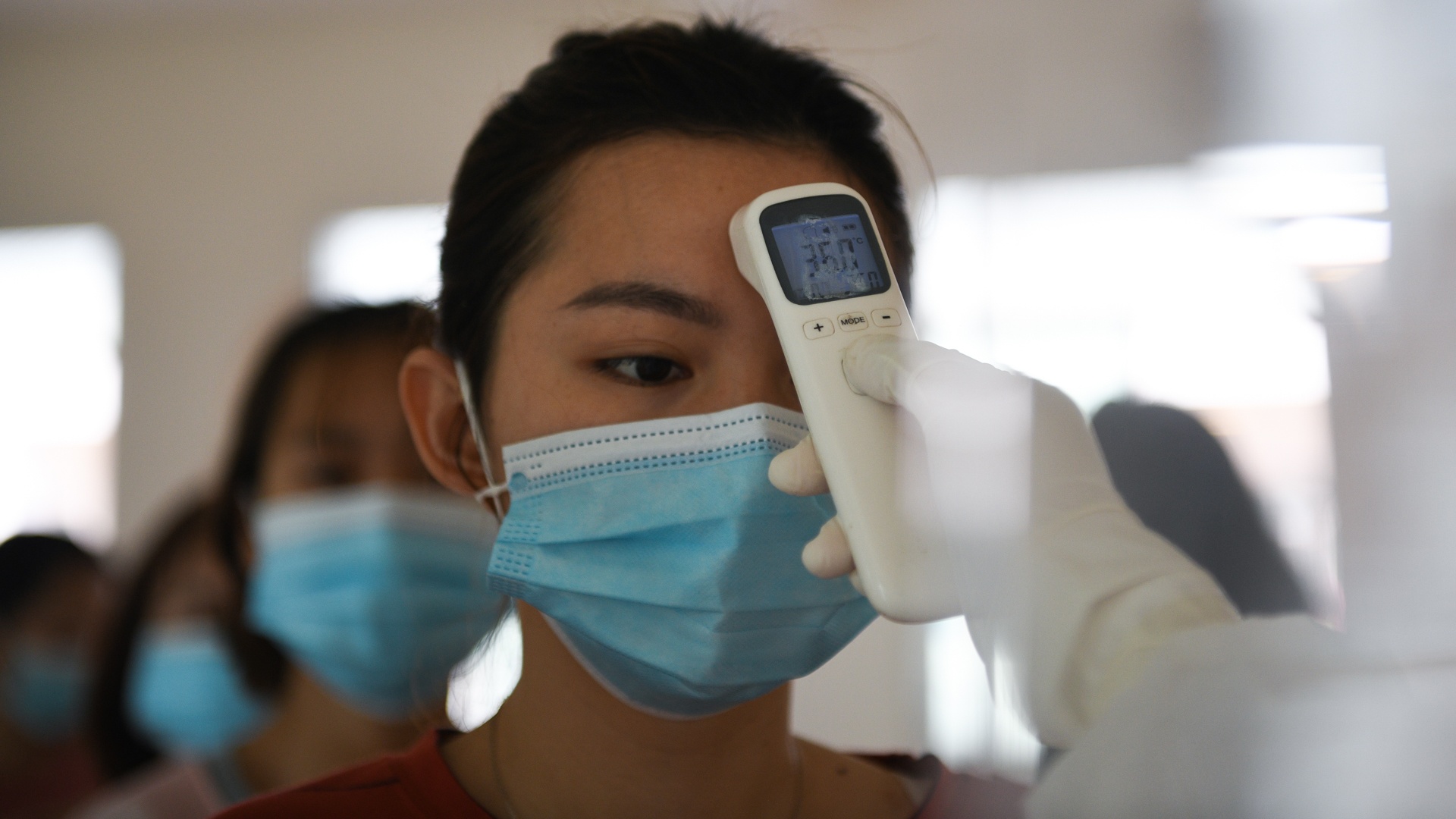 Sinh vien y te,  an tet trong khu cach ly anh 15