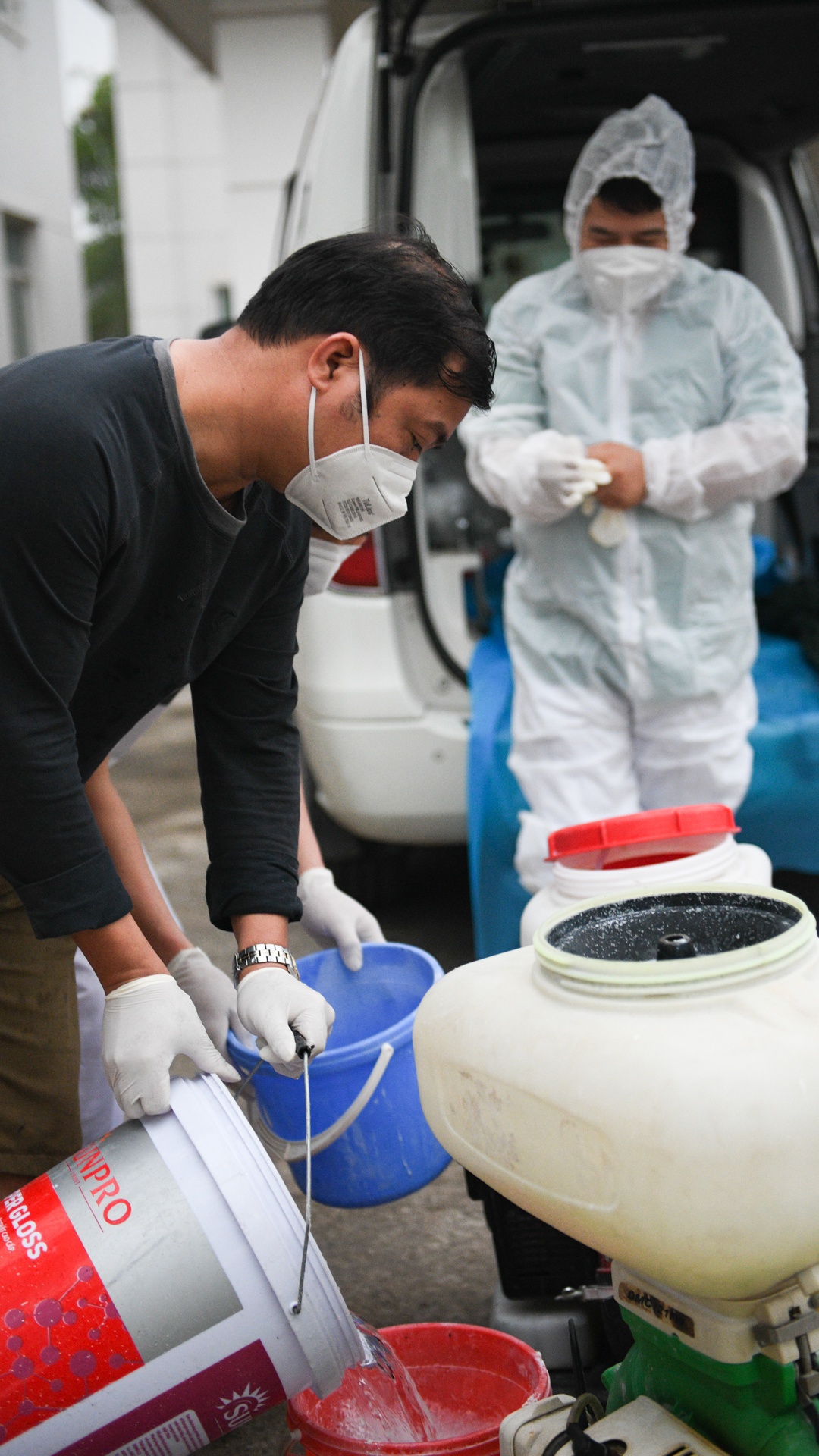 Sinh vien y te,  an tet trong khu cach ly anh 36