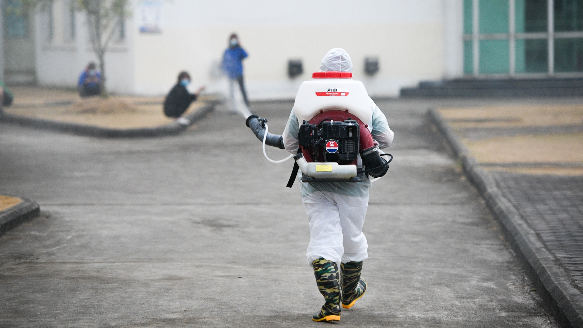 Sinh vien y te,  an tet trong khu cach ly anh 37