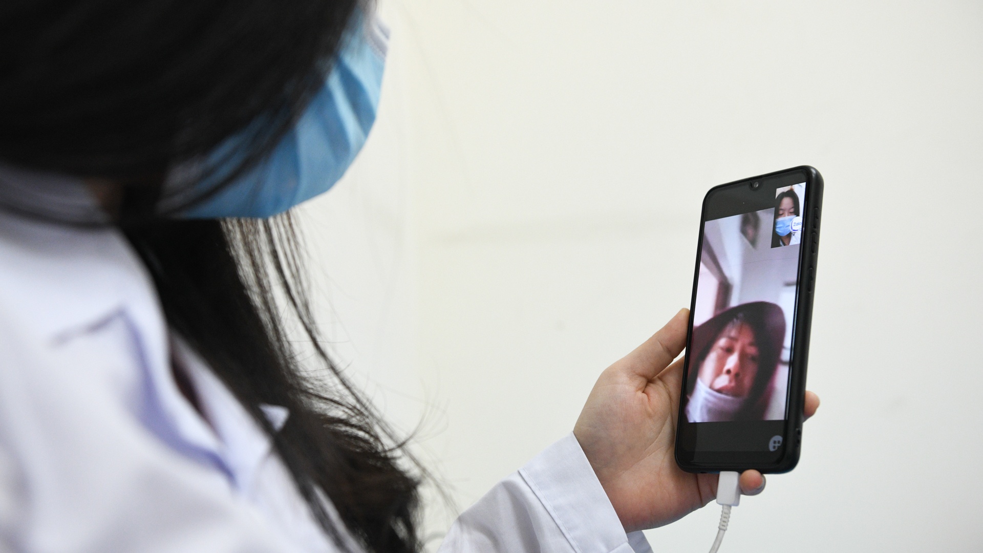 Sinh vien y te,  an tet trong khu cach ly anh 43