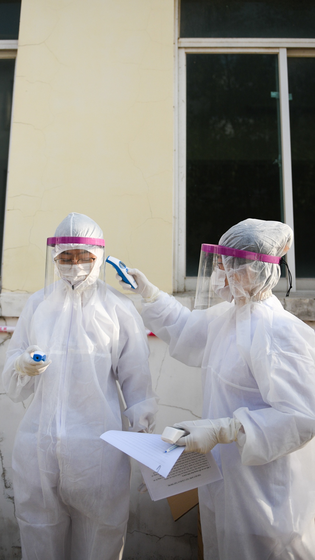 Sinh vien y te,  an tet trong khu cach ly anh 8