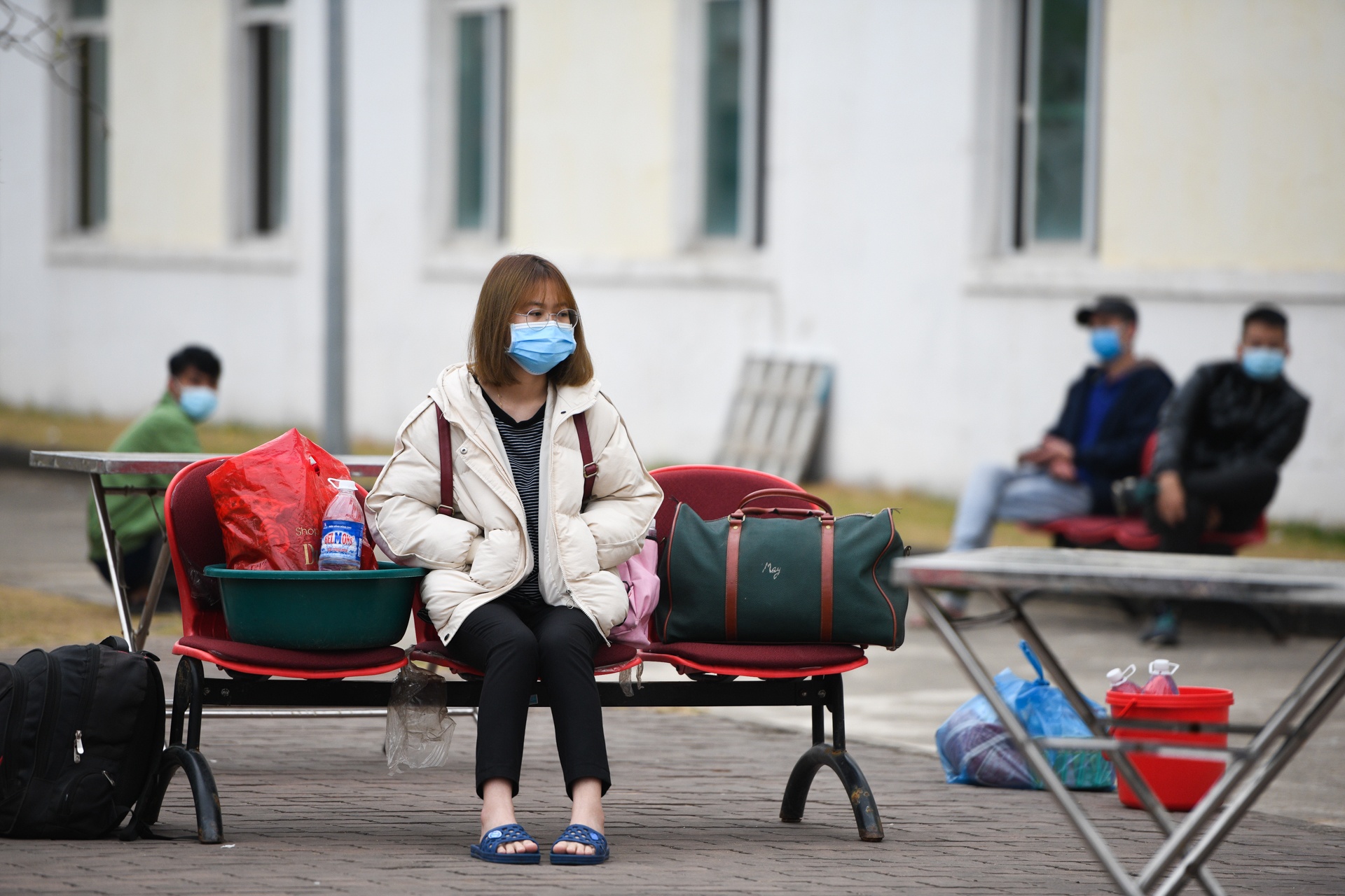 Di doi cong nhan trong khu cach ly anh 3