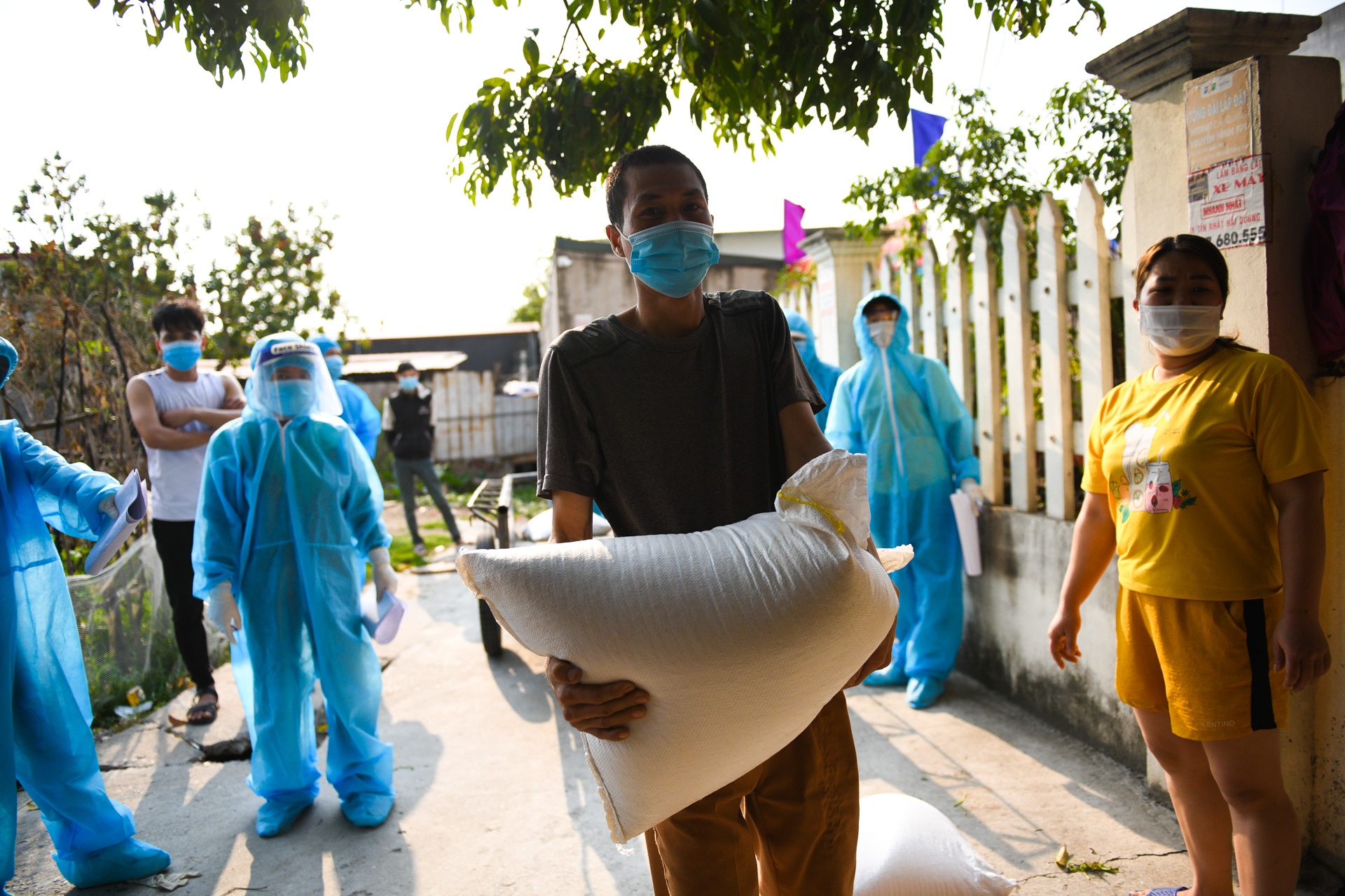 cuu tro gao cho cong nhan Hai Duong anh 7