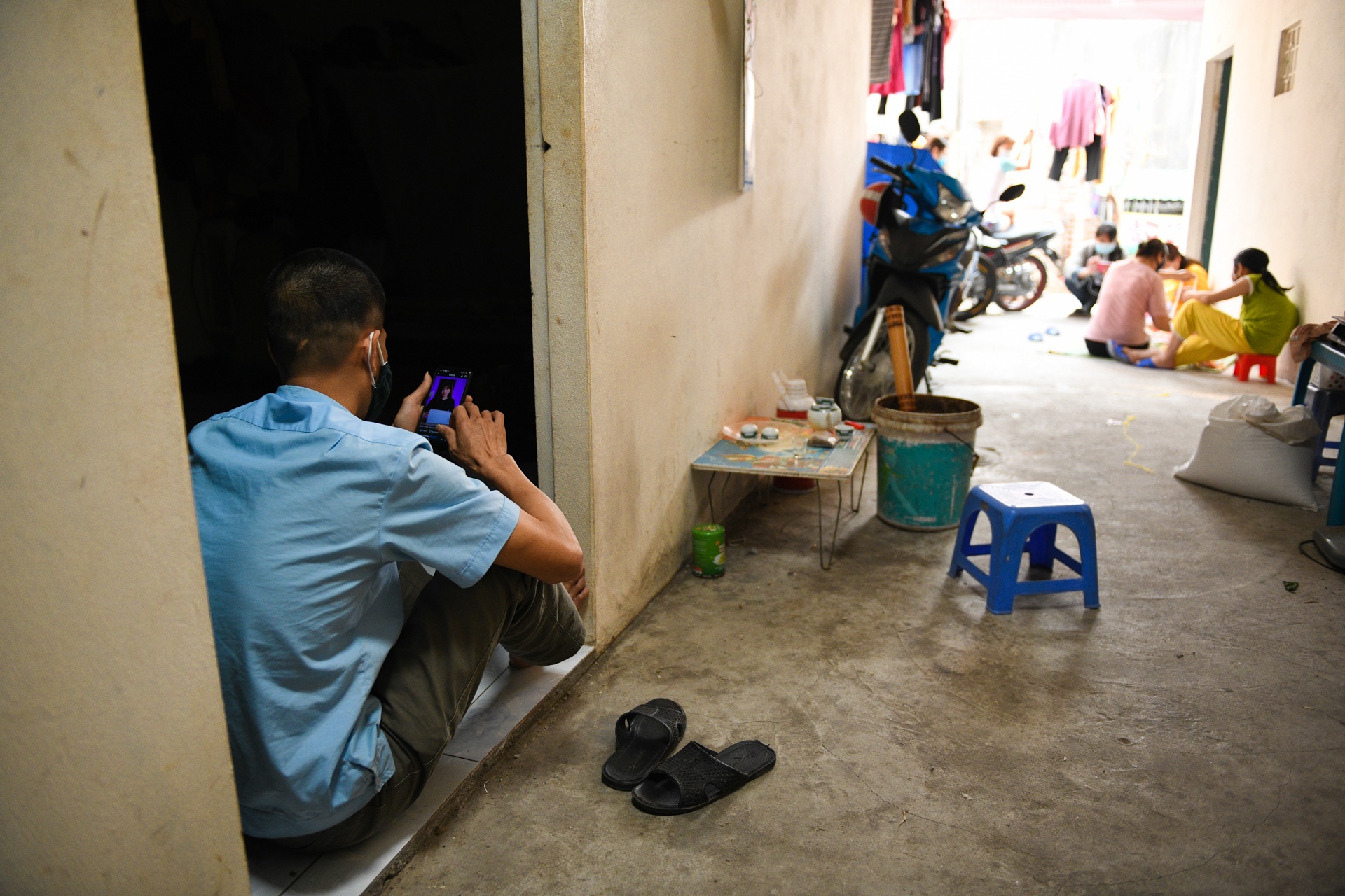 Doi song cong nhan giua mua dich anh 5