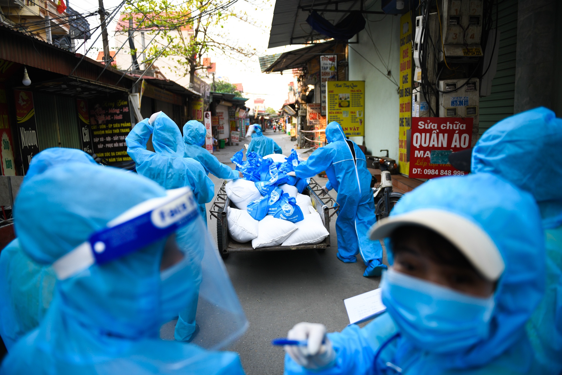 cuu tro gao cho cong nhan Hai Duong anh 4