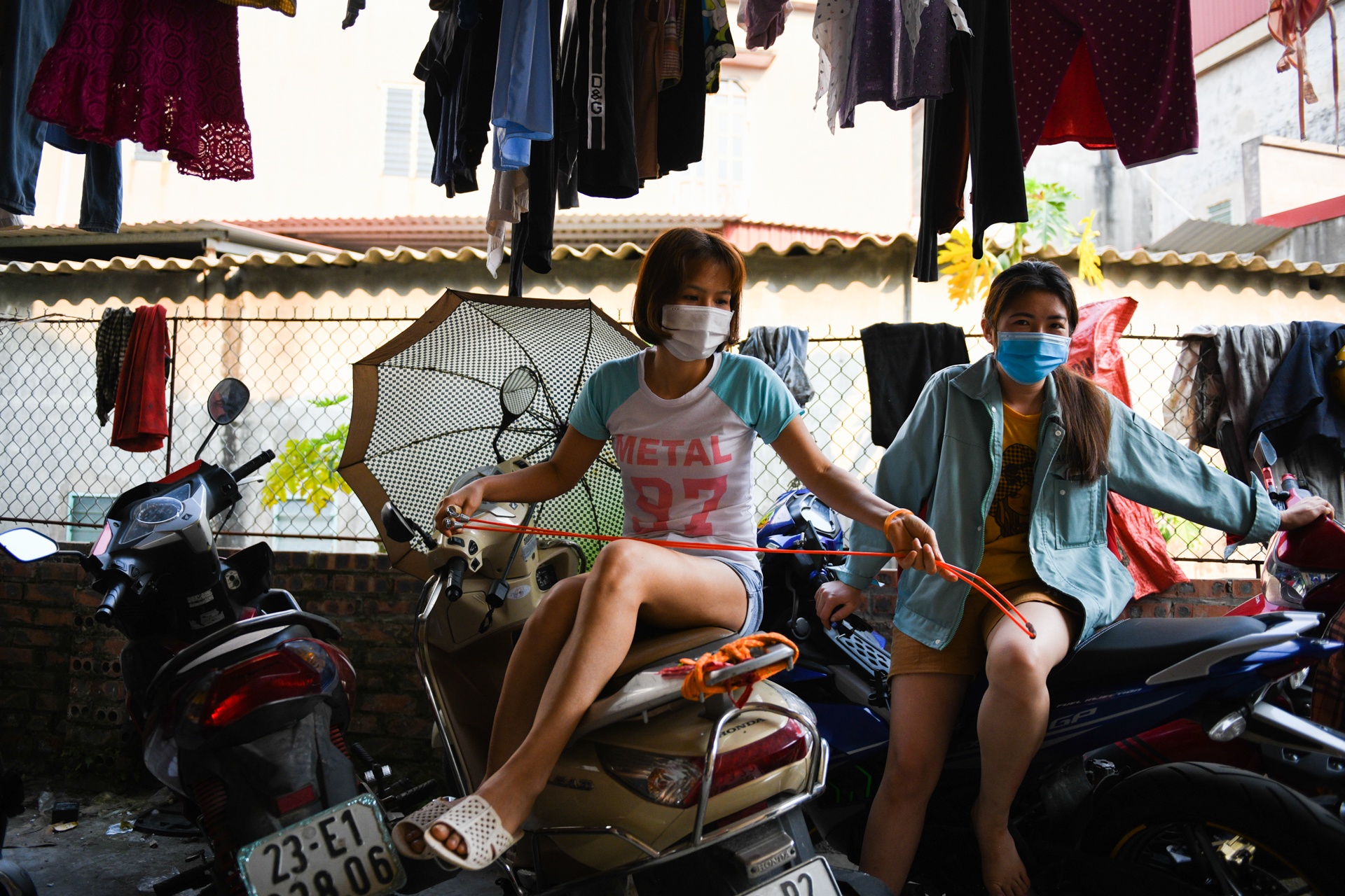 Doi song cong nhan giua mua dich anh 6