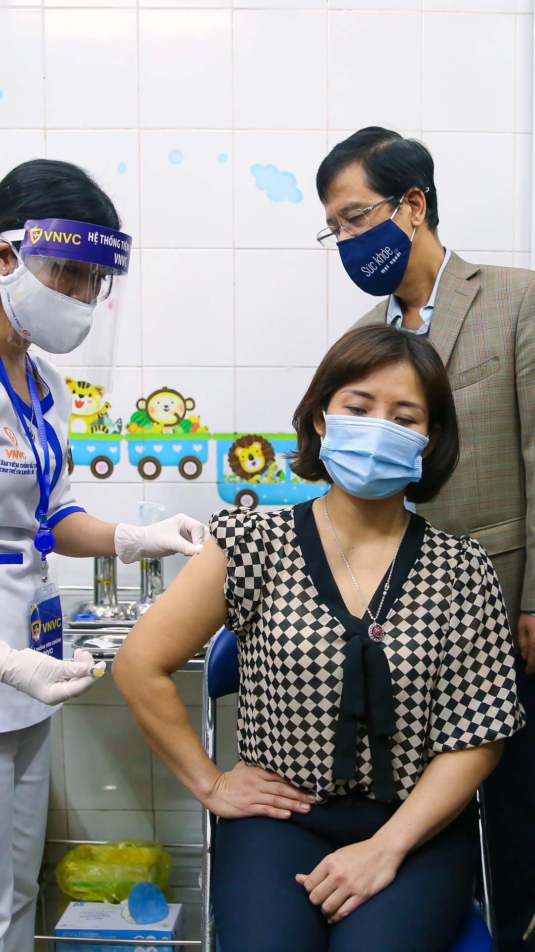Tiêm chủng vaccine Covid-19 tại Hải Dương ảnh 26 Tiem chung vaccine Covid-19 tai Hai Duong anh 26