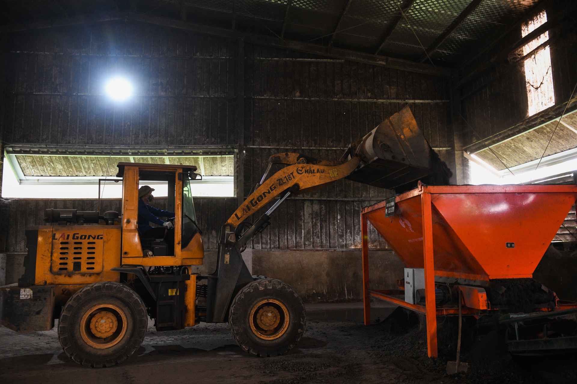 CEO Pham Van Tam ra mat phan bon huu co anh 8