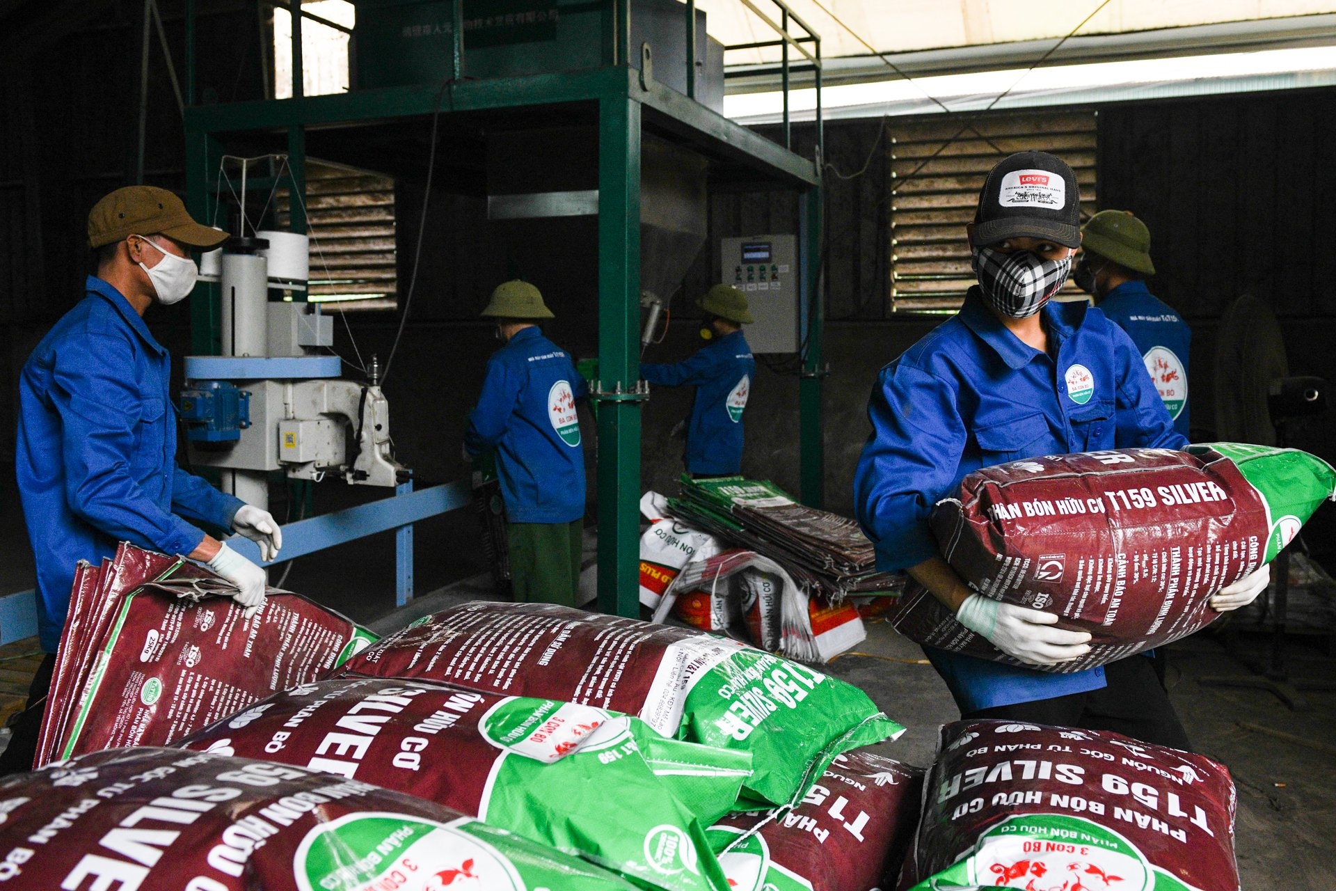 CEO Pham Van Tam ra mat phan bon huu co anh 11