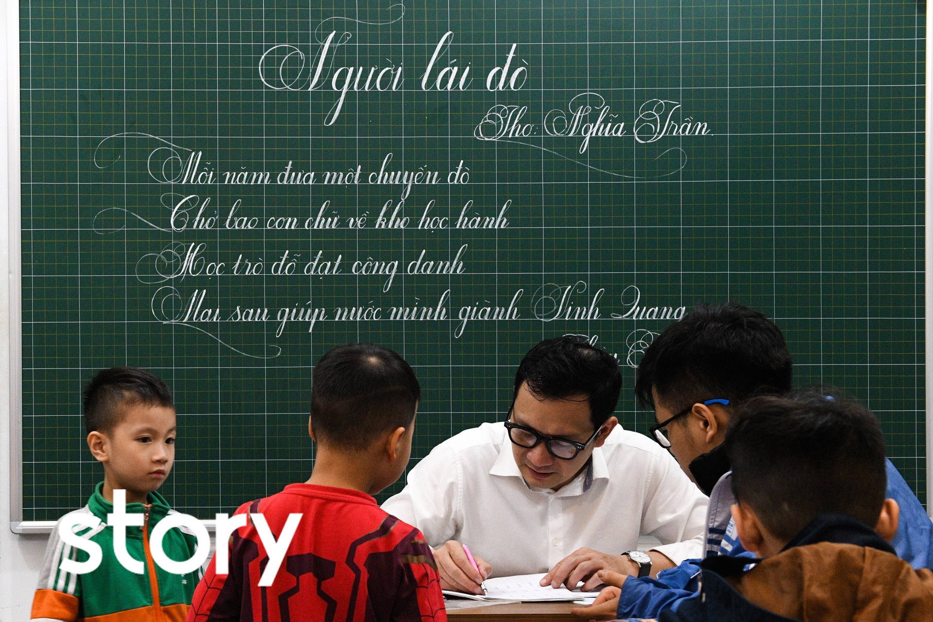 Thay giao 20 nam day viet chu dep o Ha Noi hinh anh