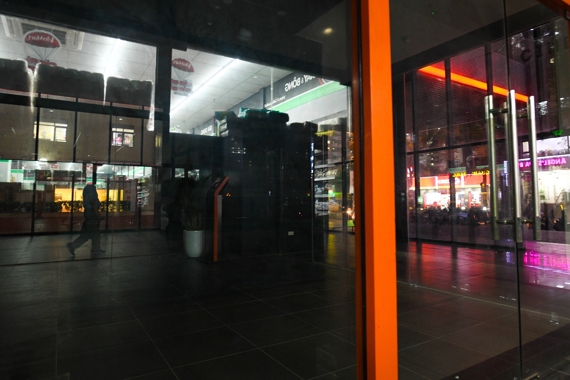 Trung tam thuong mai Ha Noi anh 9