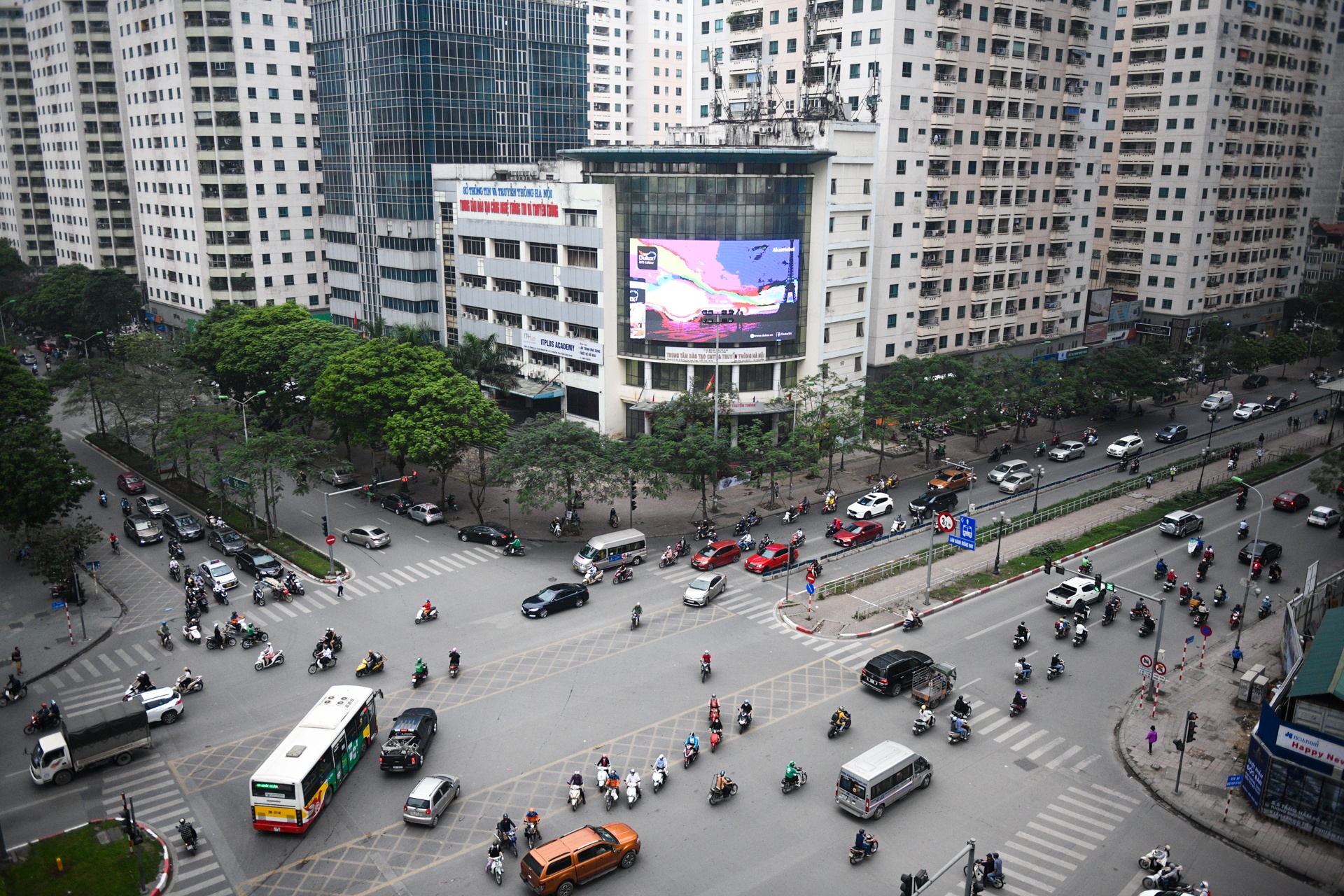 Trung tam thuong mai Ha Noi anh 1