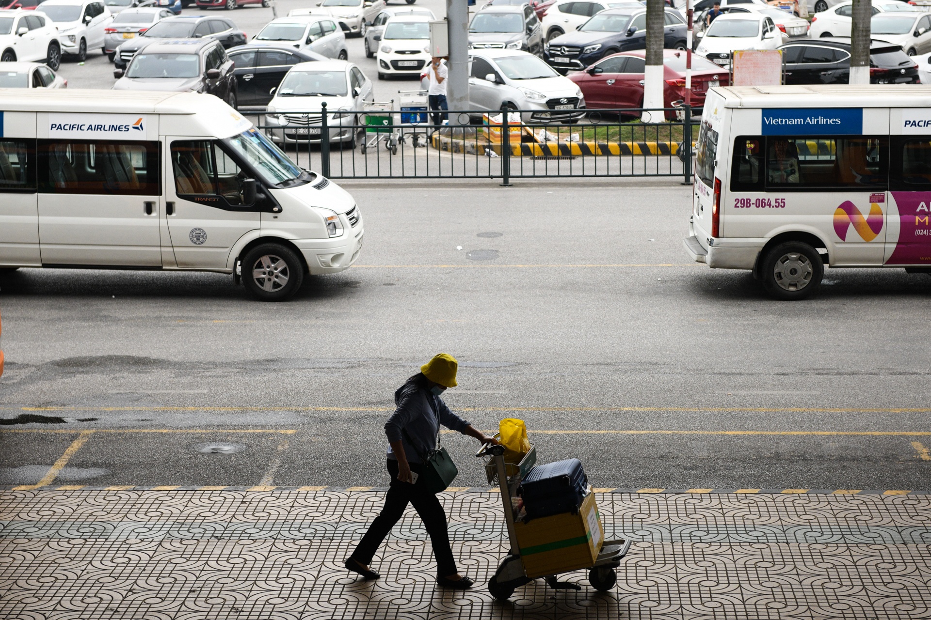 Khai bao y te tai san bay anh 13