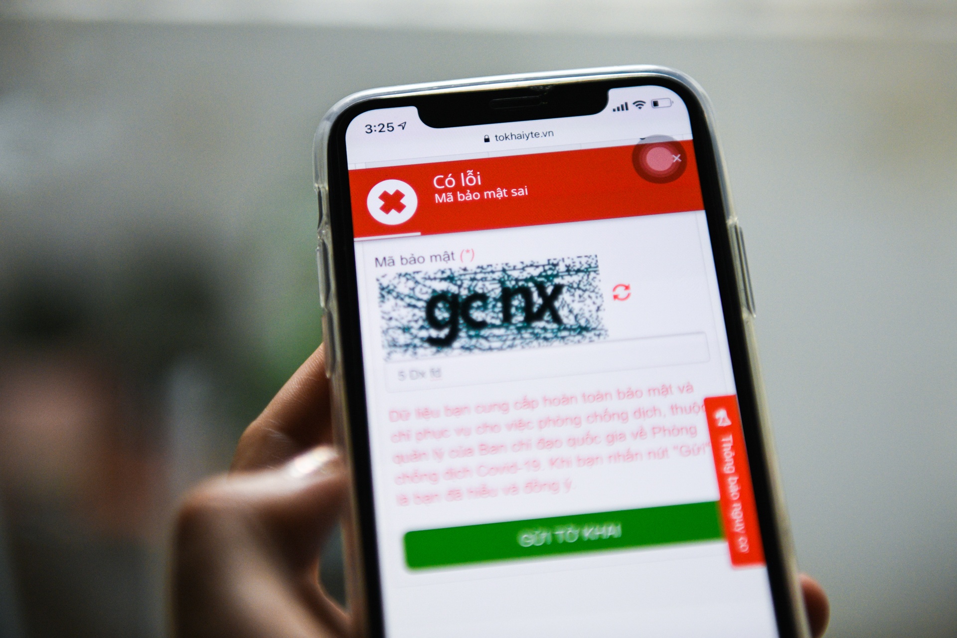 Khai bao y te tai san bay anh 11