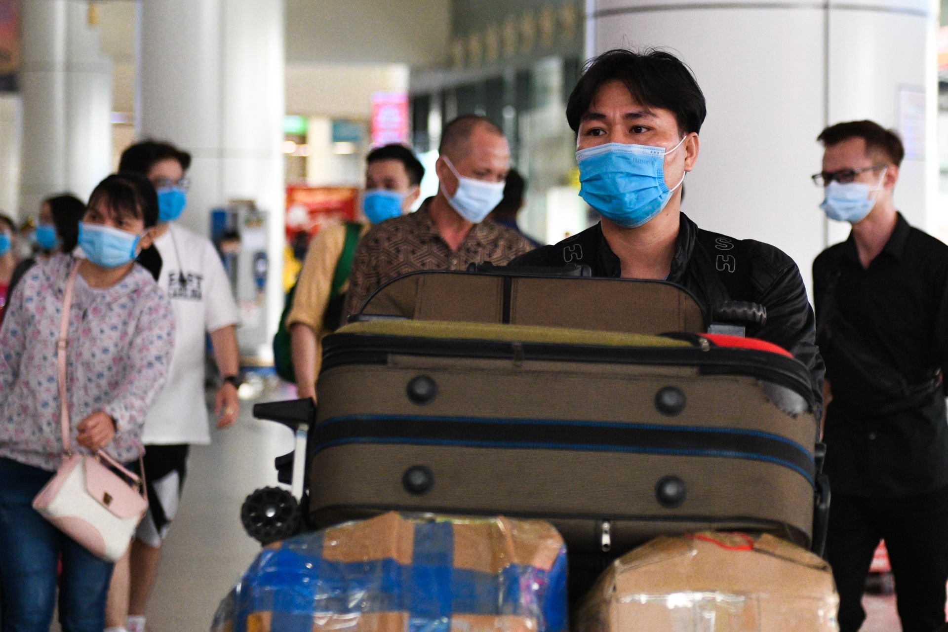 Khai bao y te tai san bay anh 2