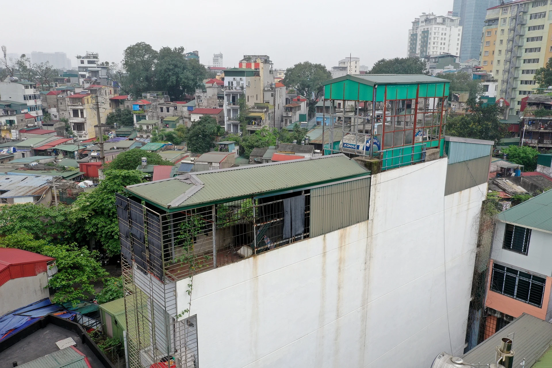 Nguy co chay nha,  loi thoat hiem,  nha ong Ha Noi anh 4