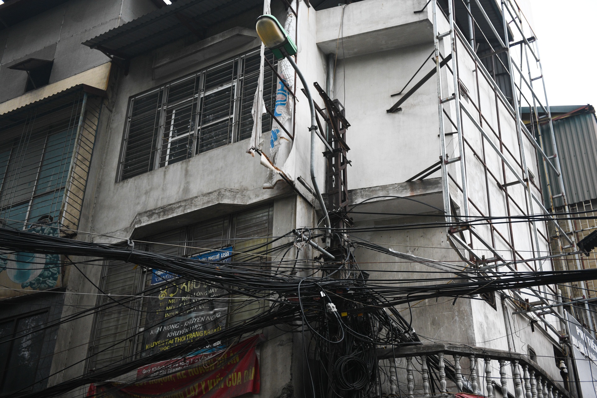 Nguy co chay nha,  loi thoat hiem,  nha ong Ha Noi anh 6