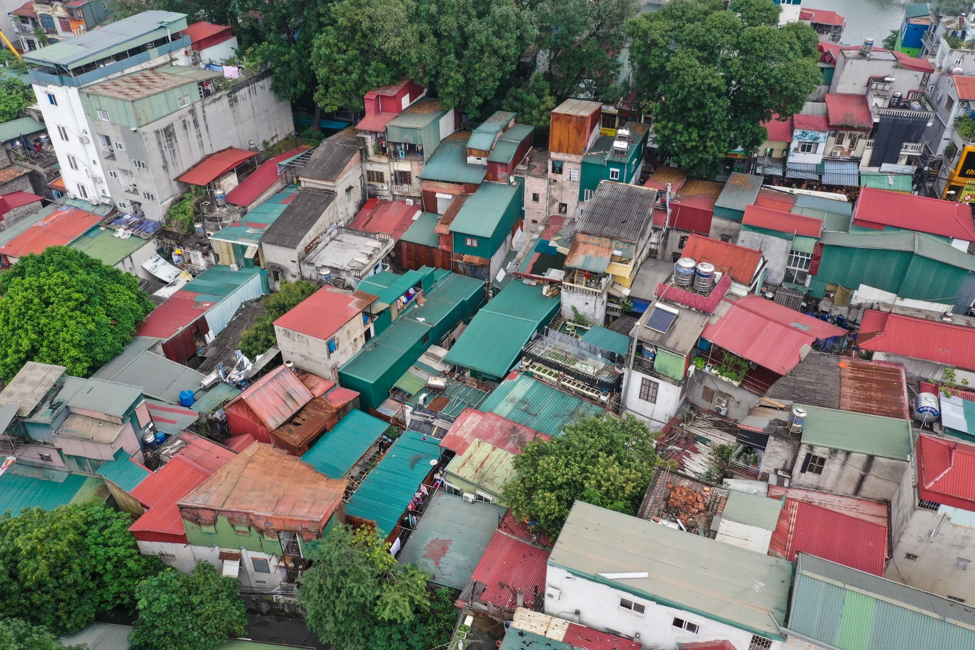 Nguy co chay nha,  loi thoat hiem,  nha ong Ha Noi anh 1