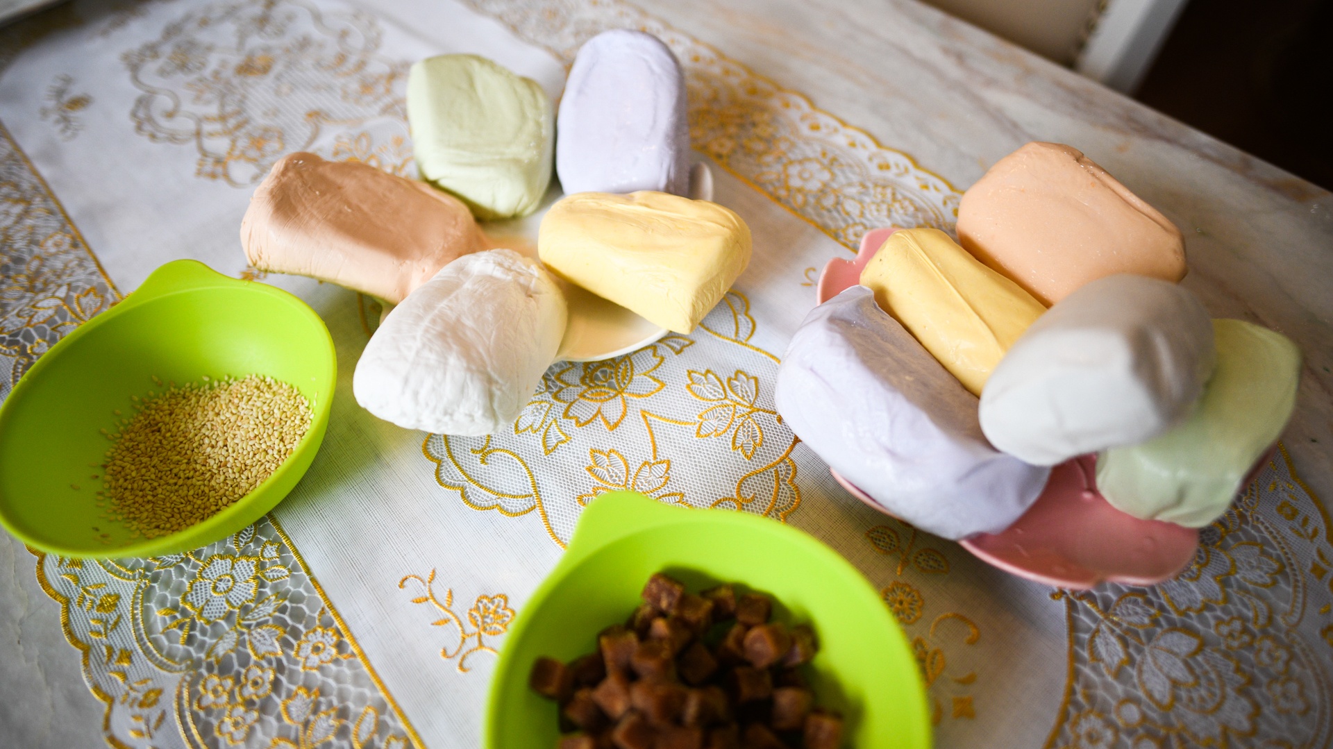 Banh troi ngu sac,  cac buoc lam banh troi anh 5