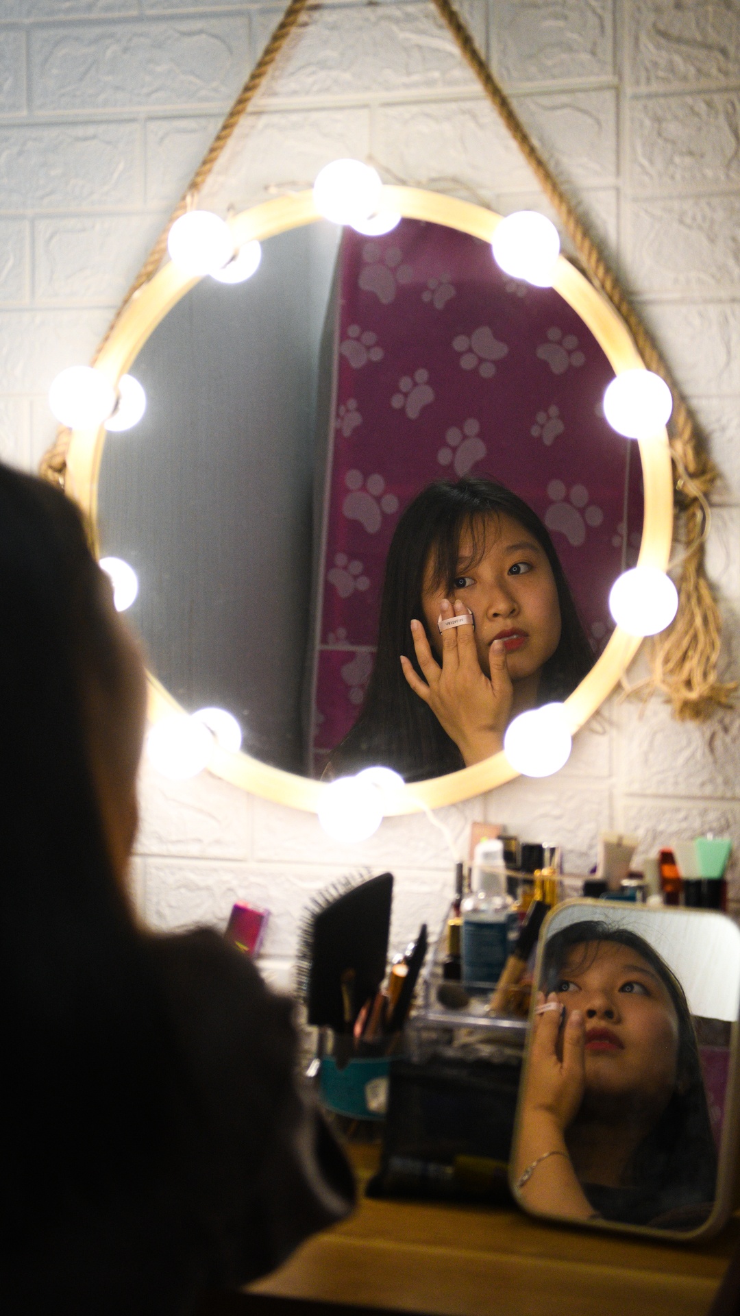 Co gai nguoi diec o tiem giat la,  bay toi Han Quoc,  du lich Han Quoc,  tiem giat la nguoi diec anh 24