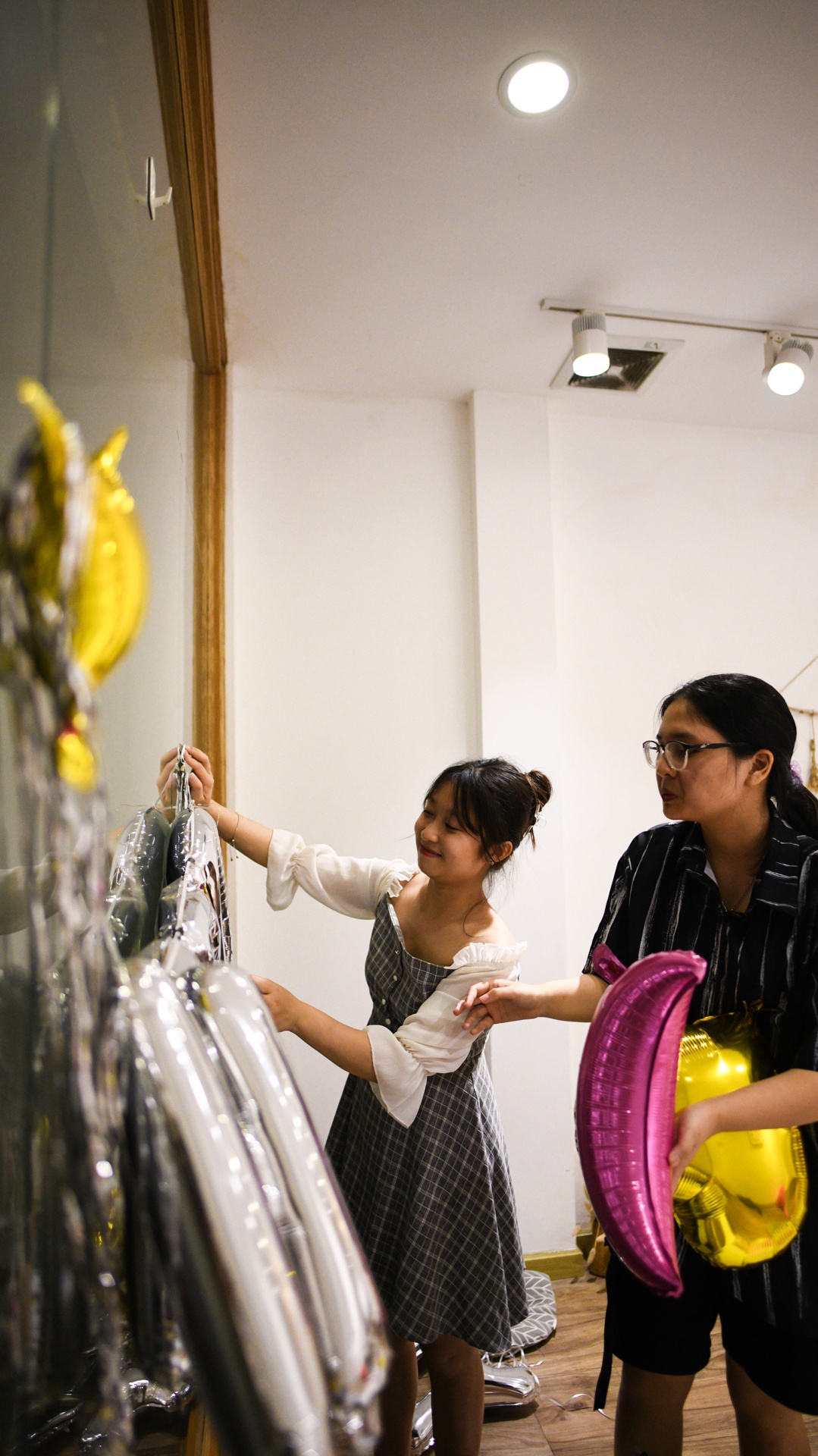 Co gai nguoi diec o tiem giat la,  bay toi Han Quoc,  du lich Han Quoc,  tiem giat la nguoi diec anh 26