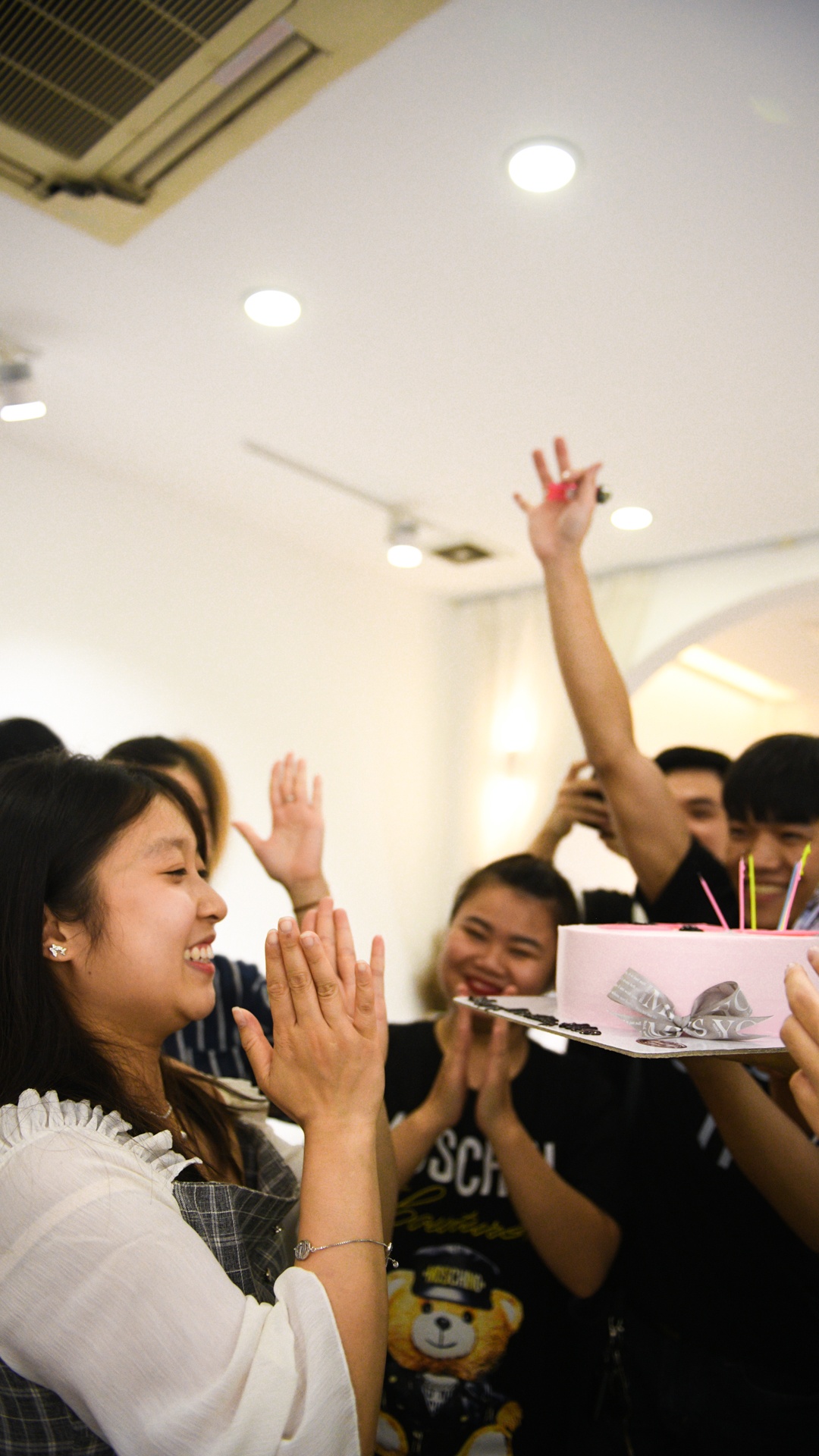 Co gai nguoi diec o tiem giat la,  bay toi Han Quoc,  du lich Han Quoc,  tiem giat la nguoi diec anh 28