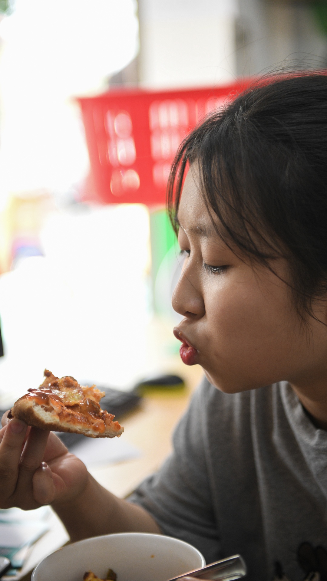 Co gai nguoi diec o tiem giat la,  bay toi Han Quoc,  du lich Han Quoc,  tiem giat la nguoi diec anh 14