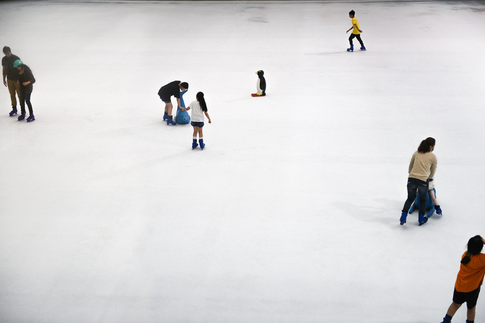 Di choi nghi le,  dich covid tro lai anh 11