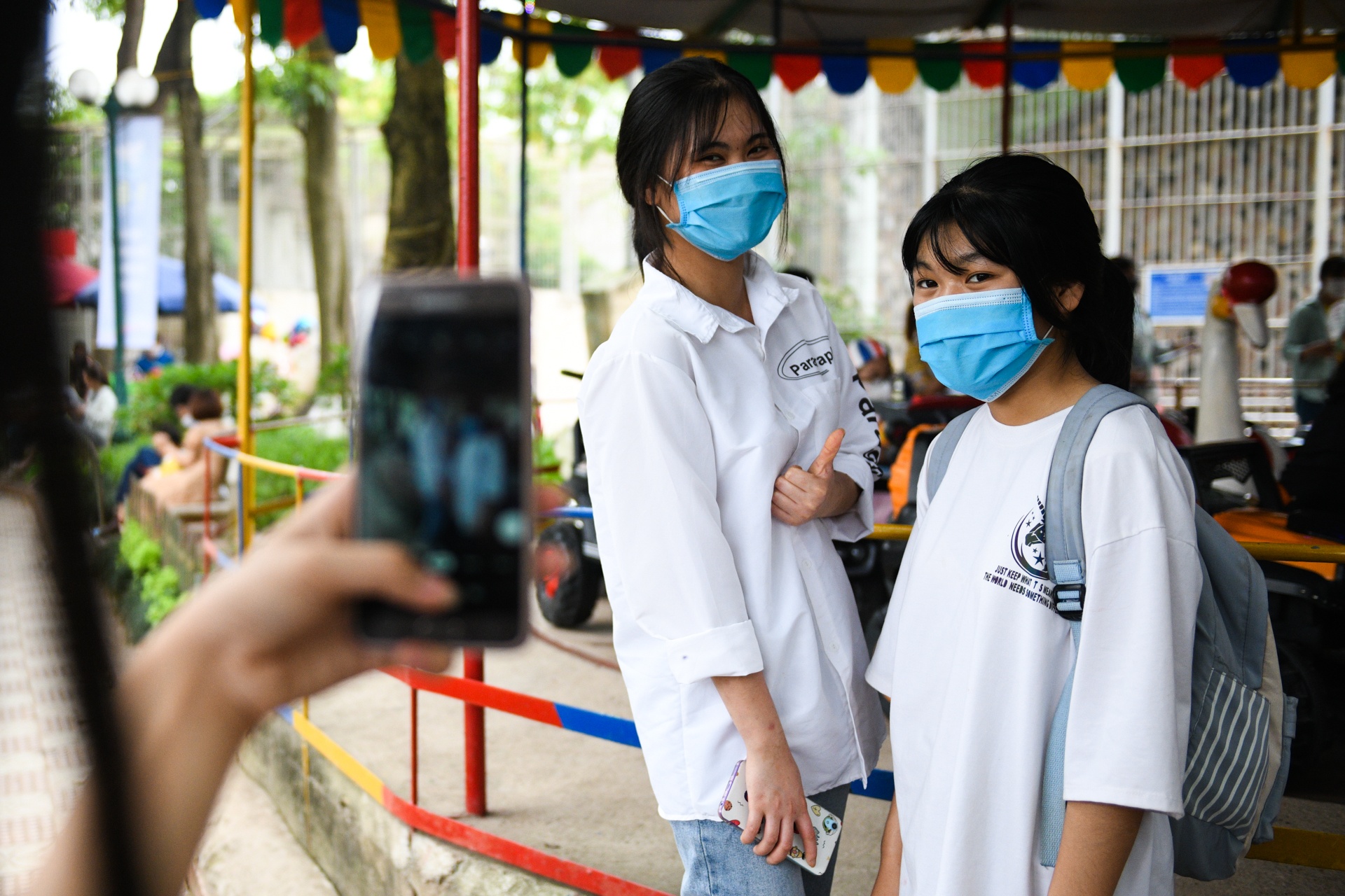 Di choi nghi le,  dich covid tro lai anh 7