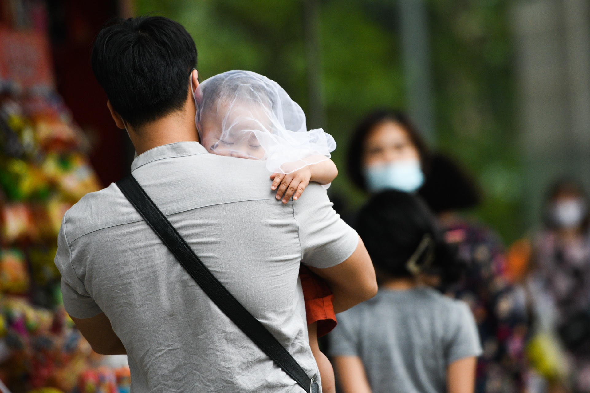 Di choi nghi le,  dich covid tro lai anh 6