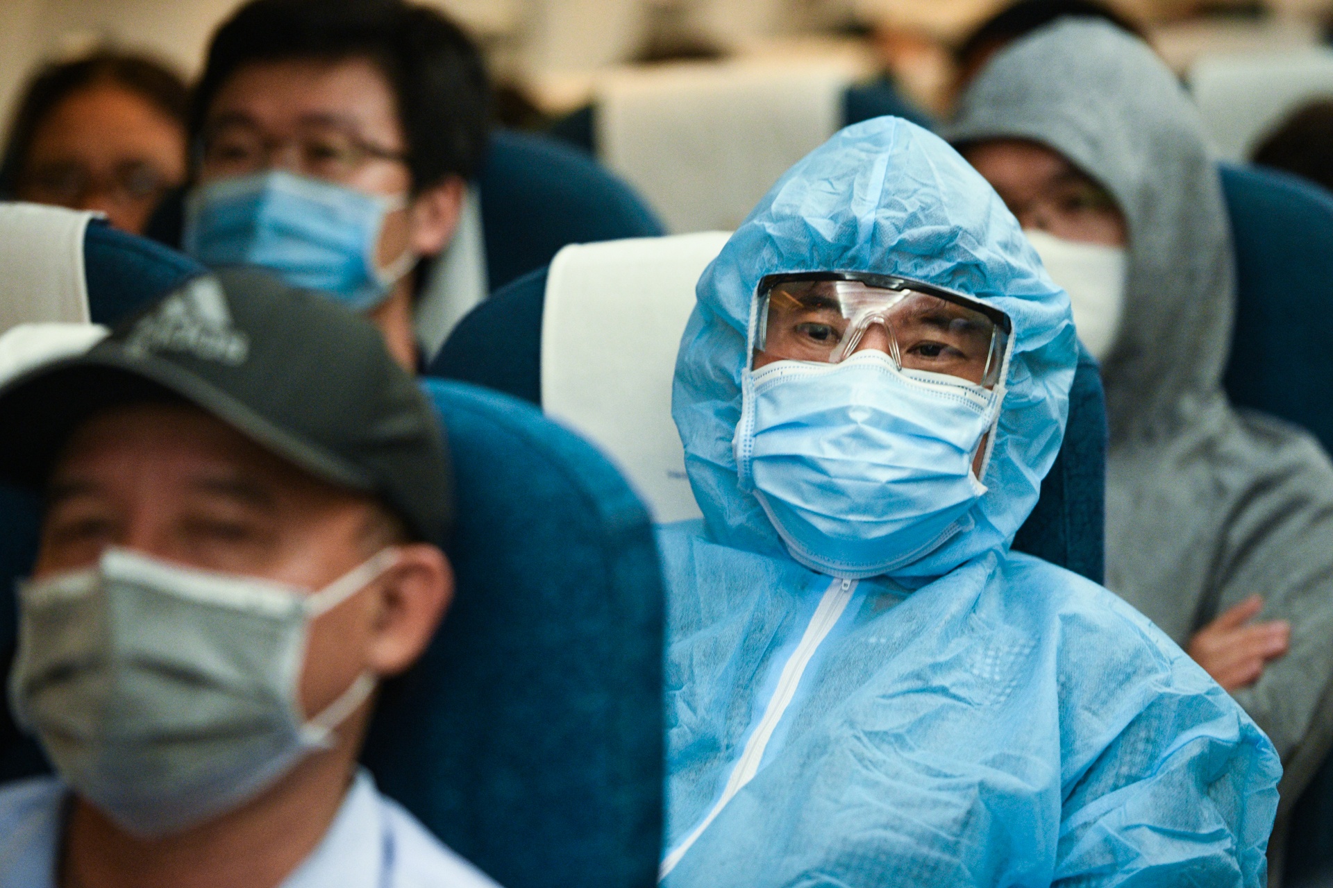 mac bao ho kin mit,  san bay mua dich,  chuyen bay mua dich anh 7