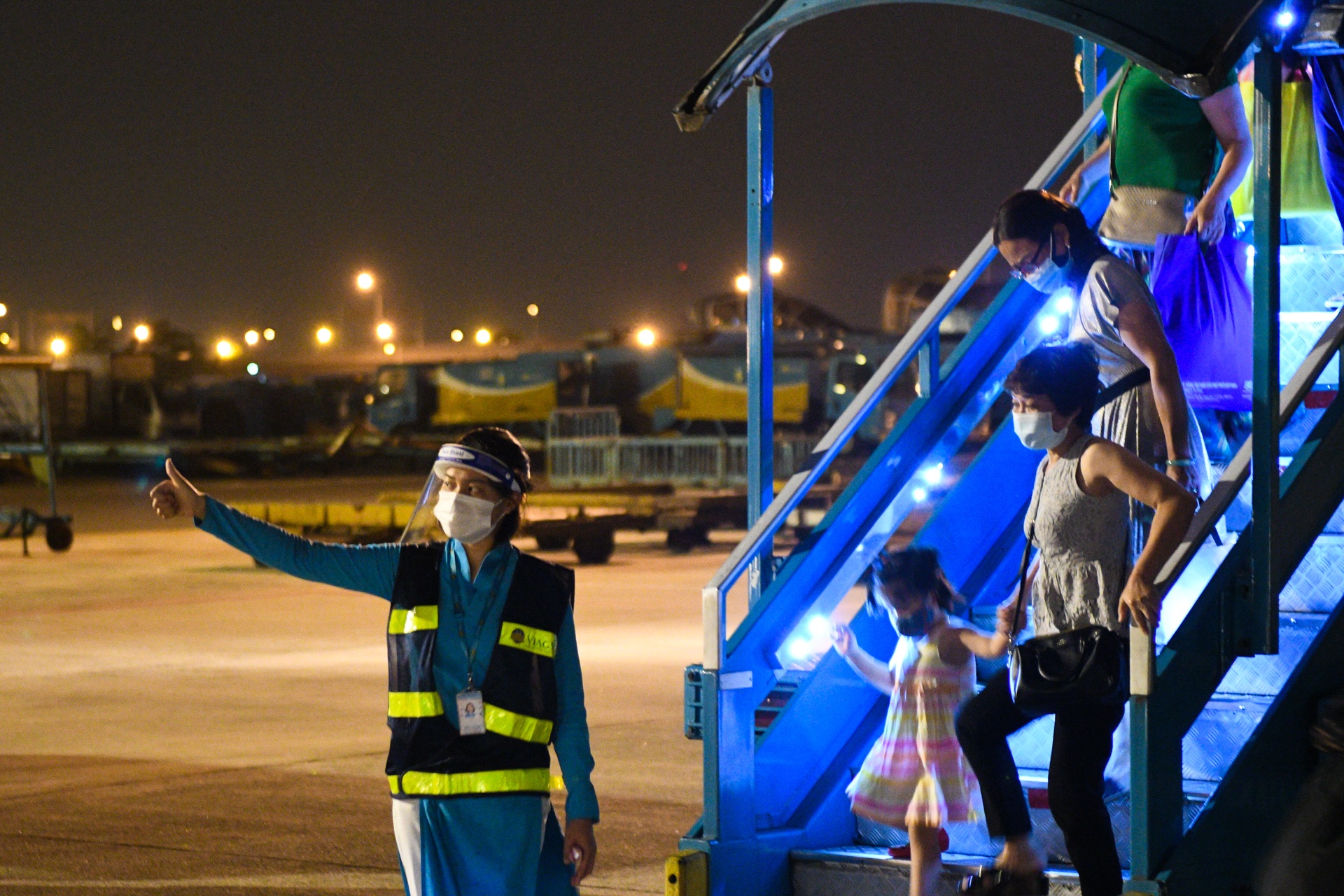 mac bao ho kin mit,  san bay mua dich,  chuyen bay mua dich anh 12