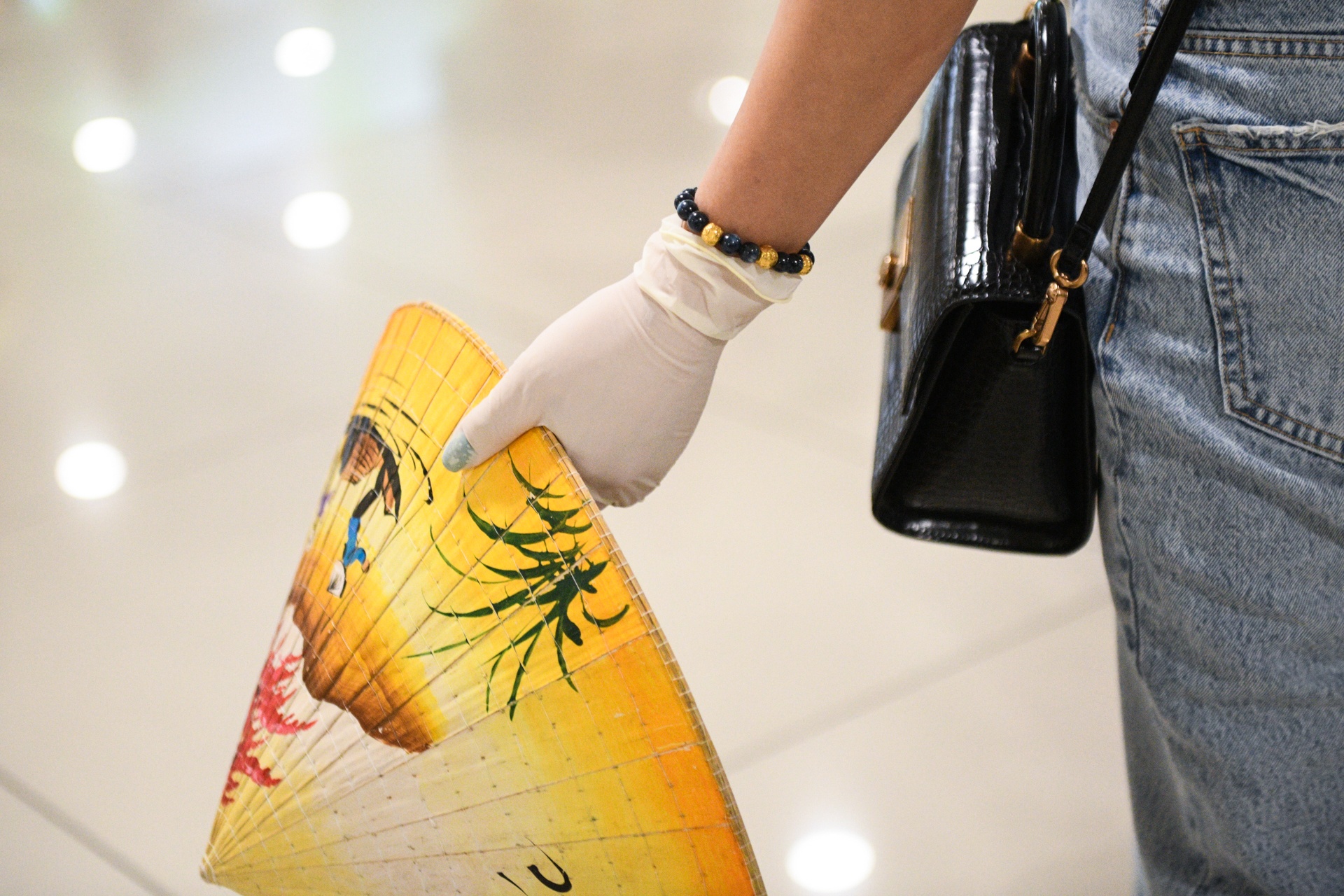 mac bao ho kin mit,  san bay mua dich,  chuyen bay mua dich anh 4