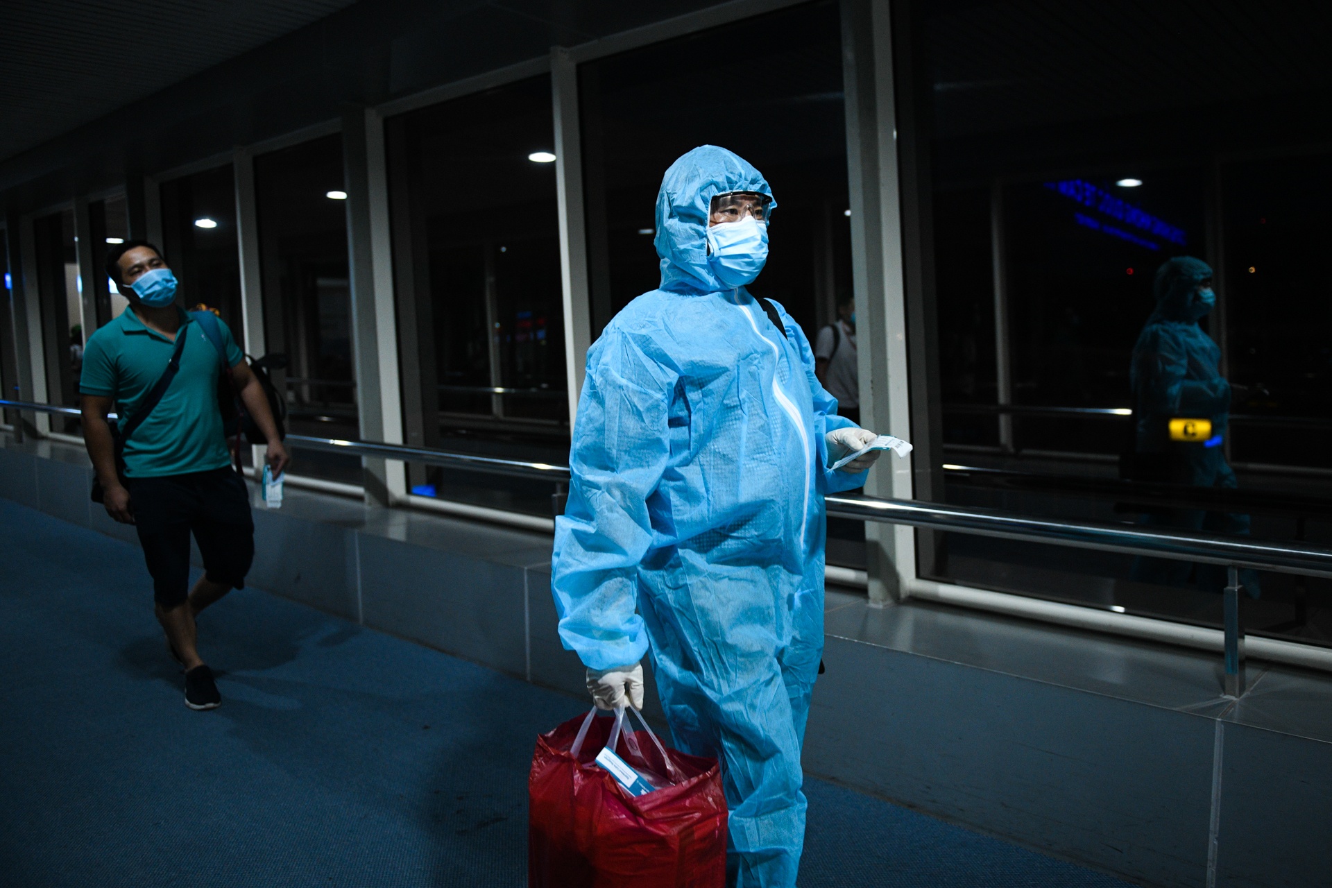 mac bao ho kin mit,  san bay mua dich,  chuyen bay mua dich anh 6