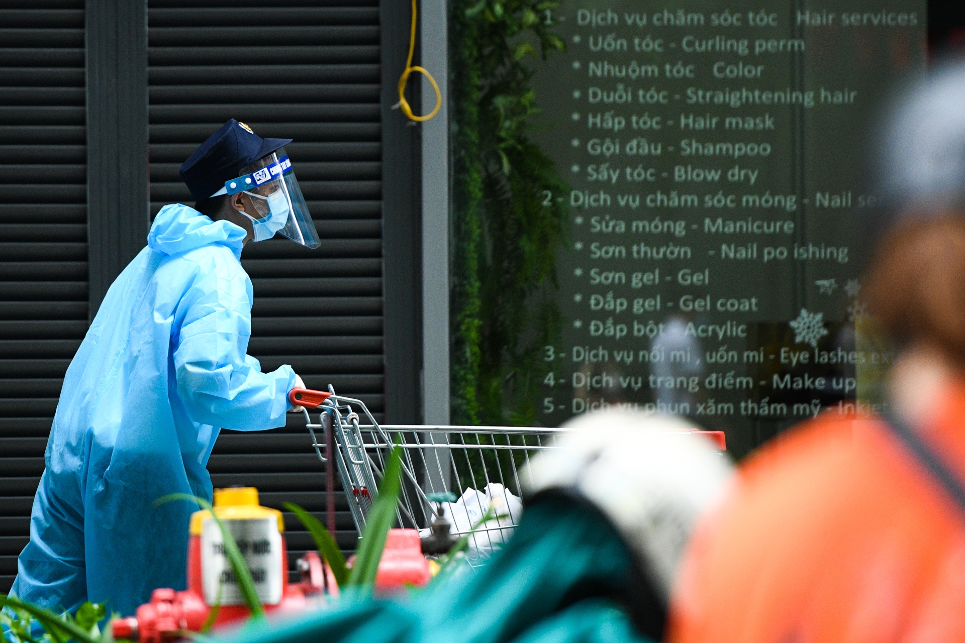 phong toa toa nha o times city,  tiep te thuc pham anh 7