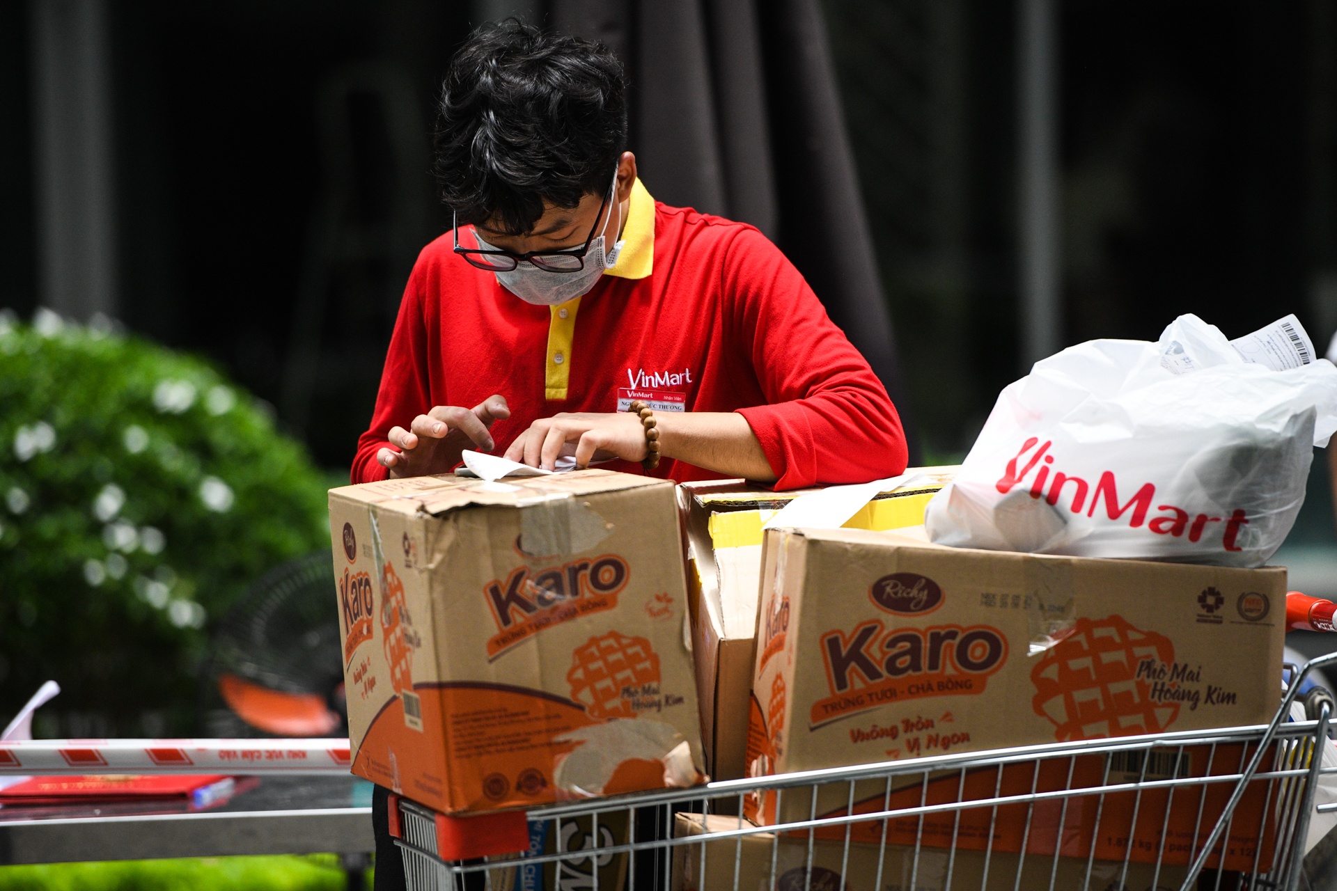 phong toa toa nha o times city,  tiep te thuc pham anh 8