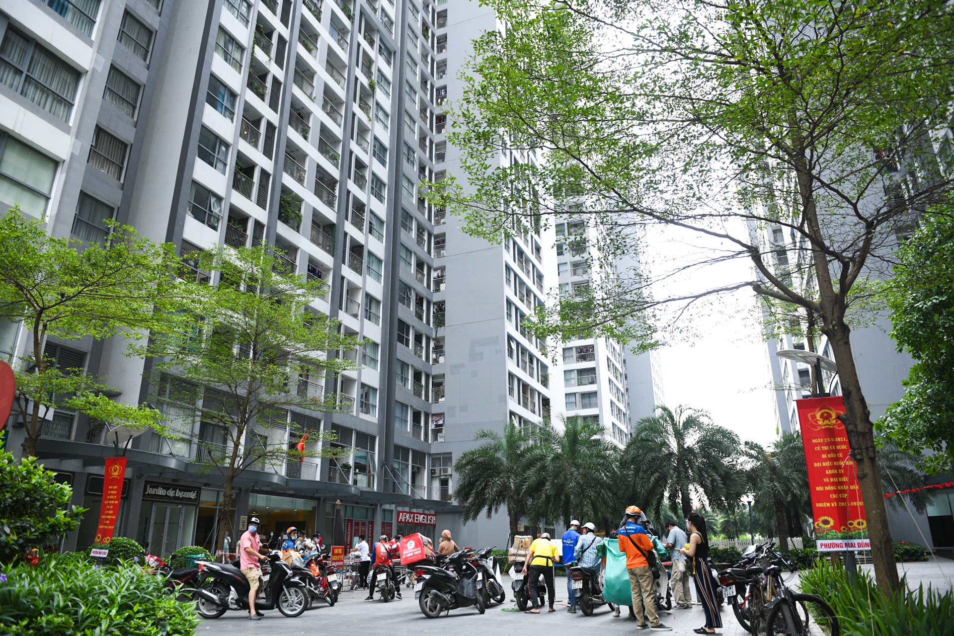 phong toa toa nha o times city,  tiep te thuc pham anh 1