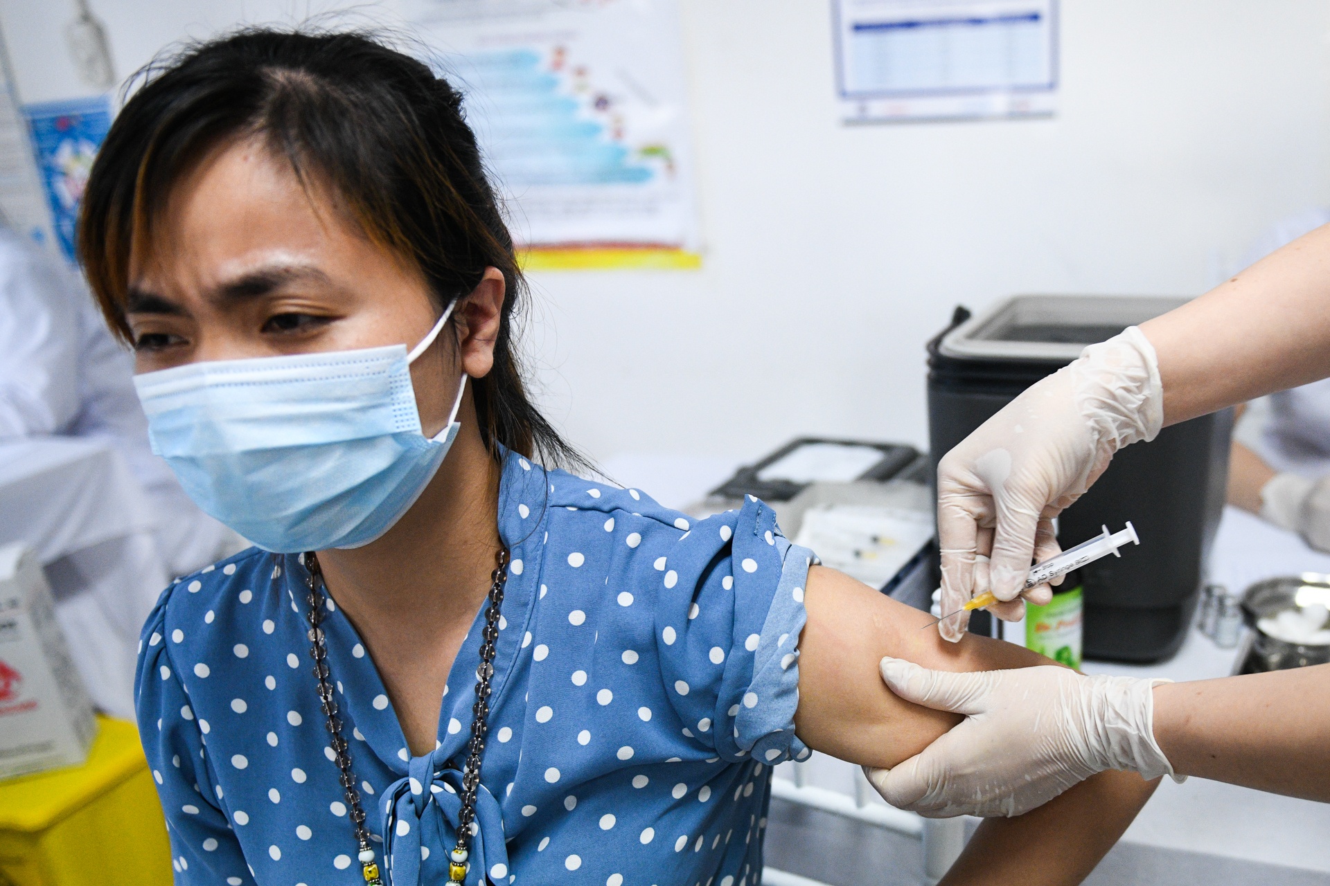 Cong nhan o Bac Ninh bat dau duoc tiem vaccine Covid-19 hinh anh