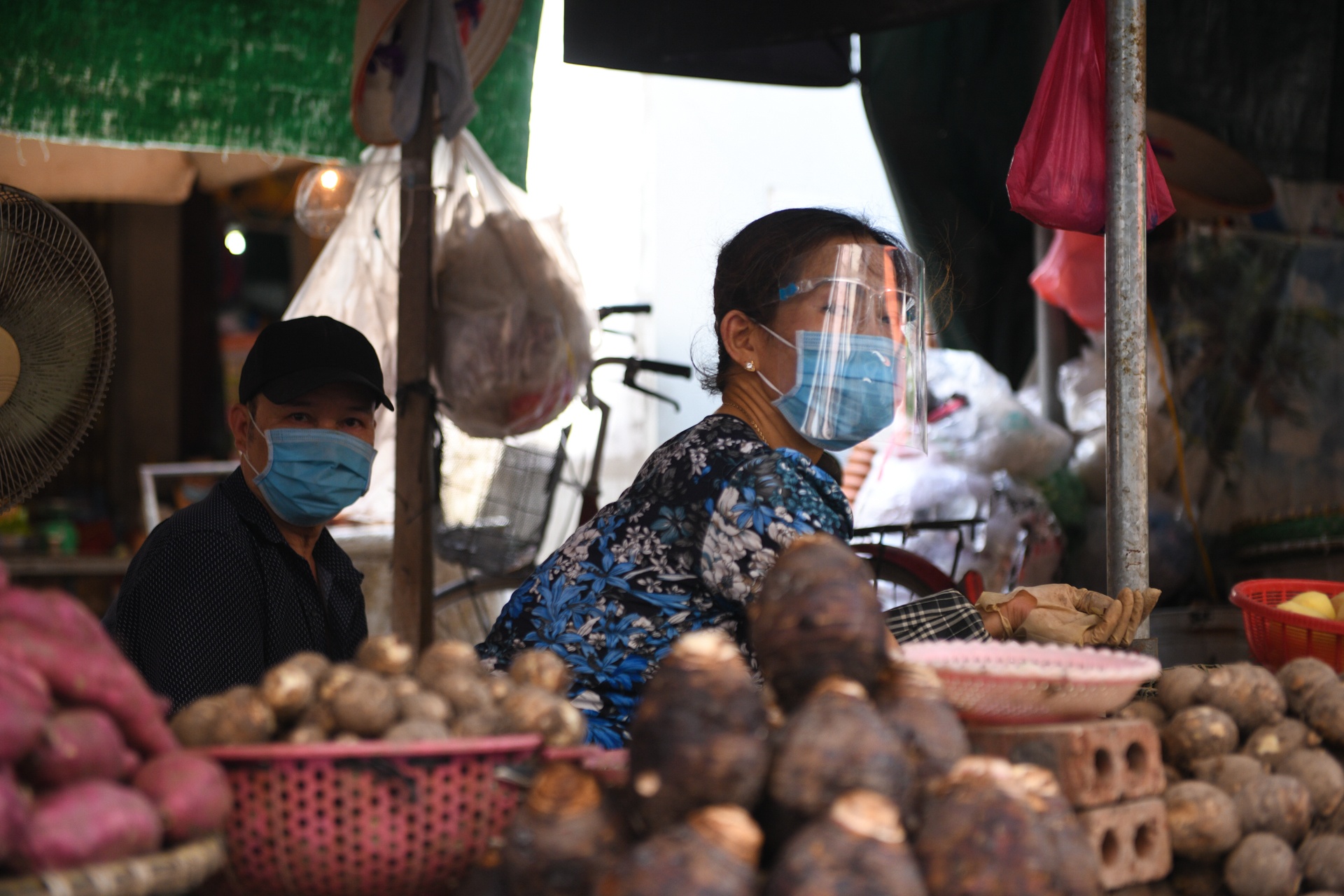 Nguoi dan Bac Ninh dung the di cho anh 7