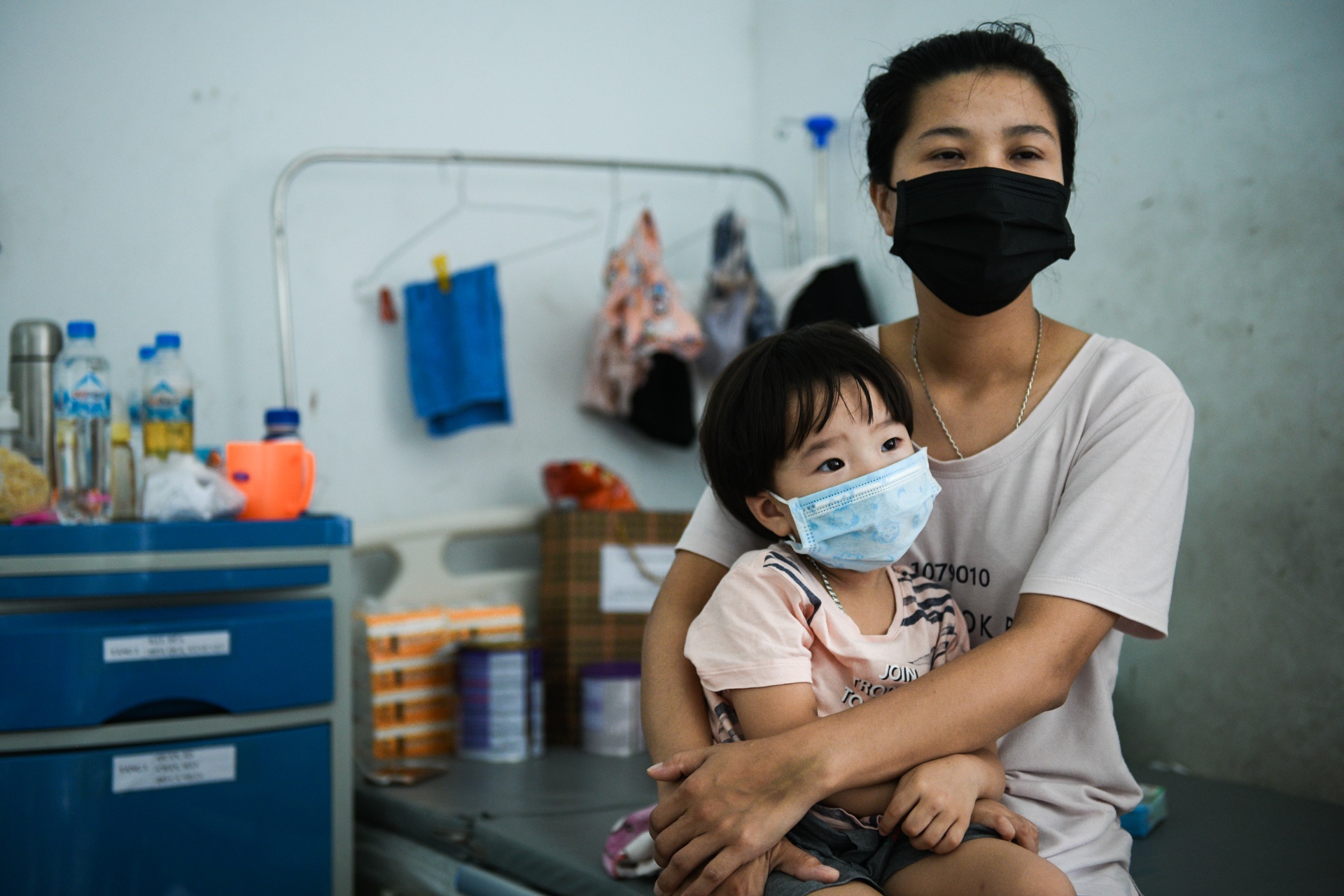 Ben trong khu dieu tri F0,  benh vien da chien so 1 anh 3