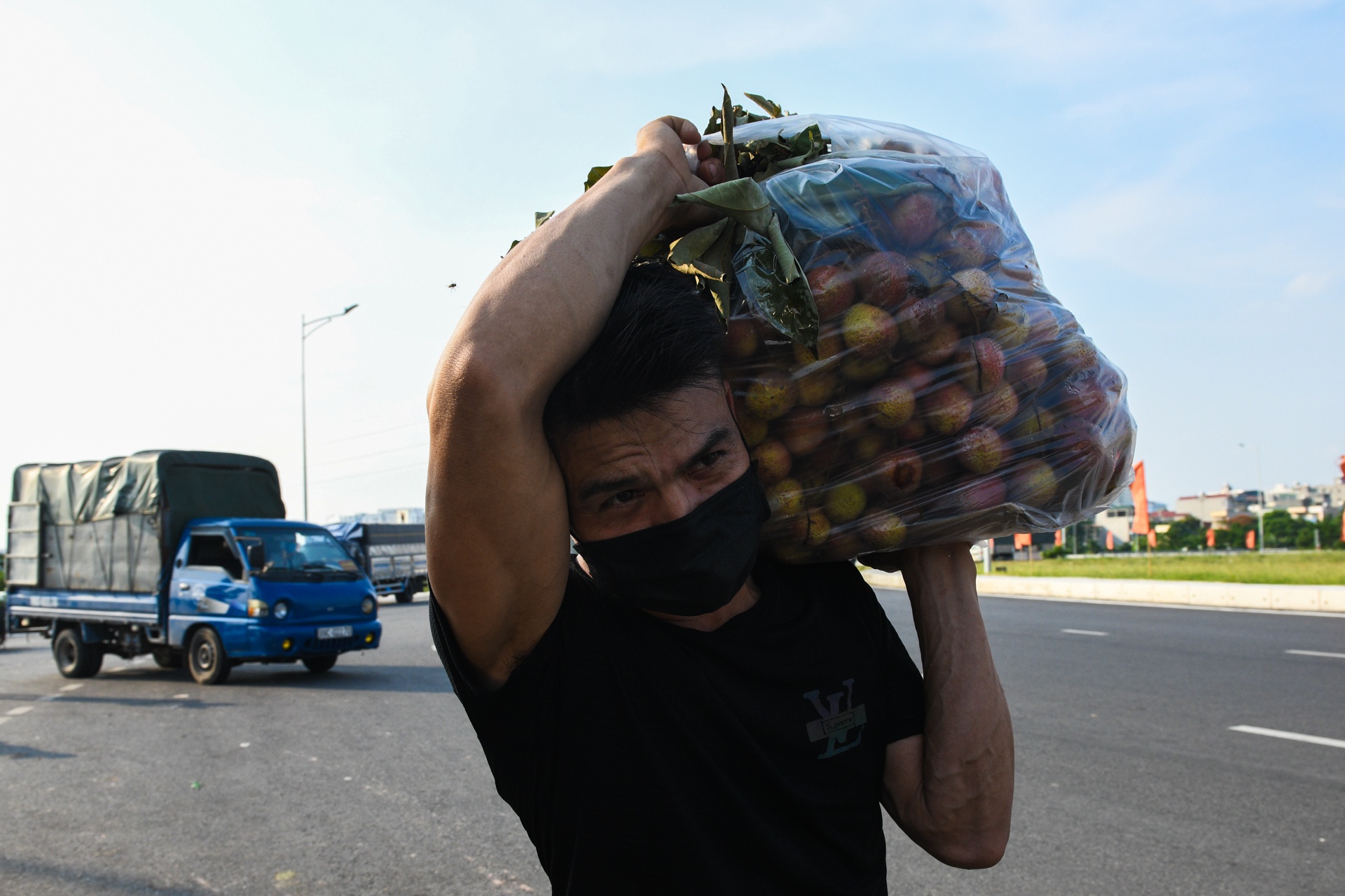 tieu thu nong san,  thanh pho bac ninh,  ban hang tren quoc lo 18 anh 6