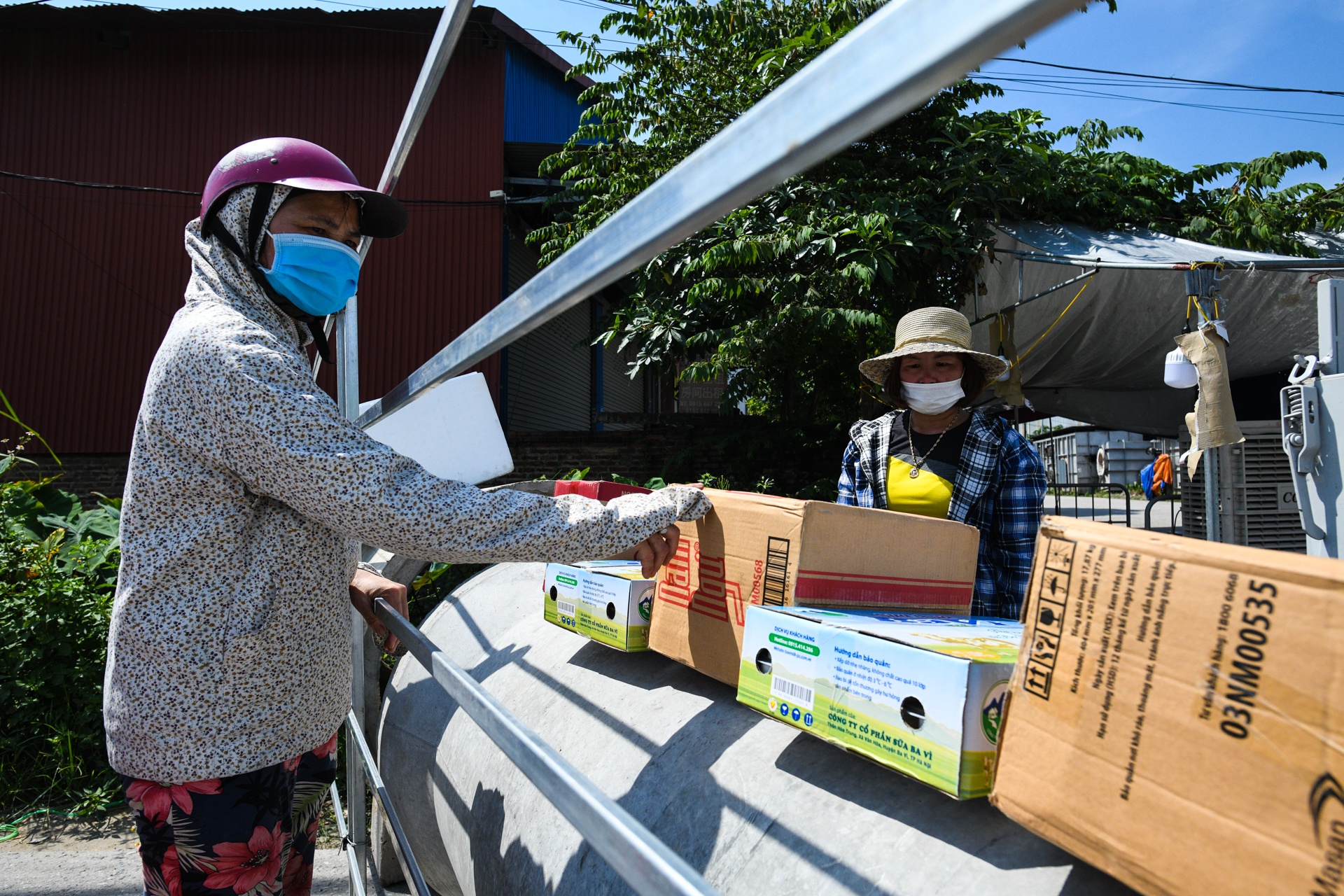 Duong pho vang ve,  gian cach xa hoi anh 8