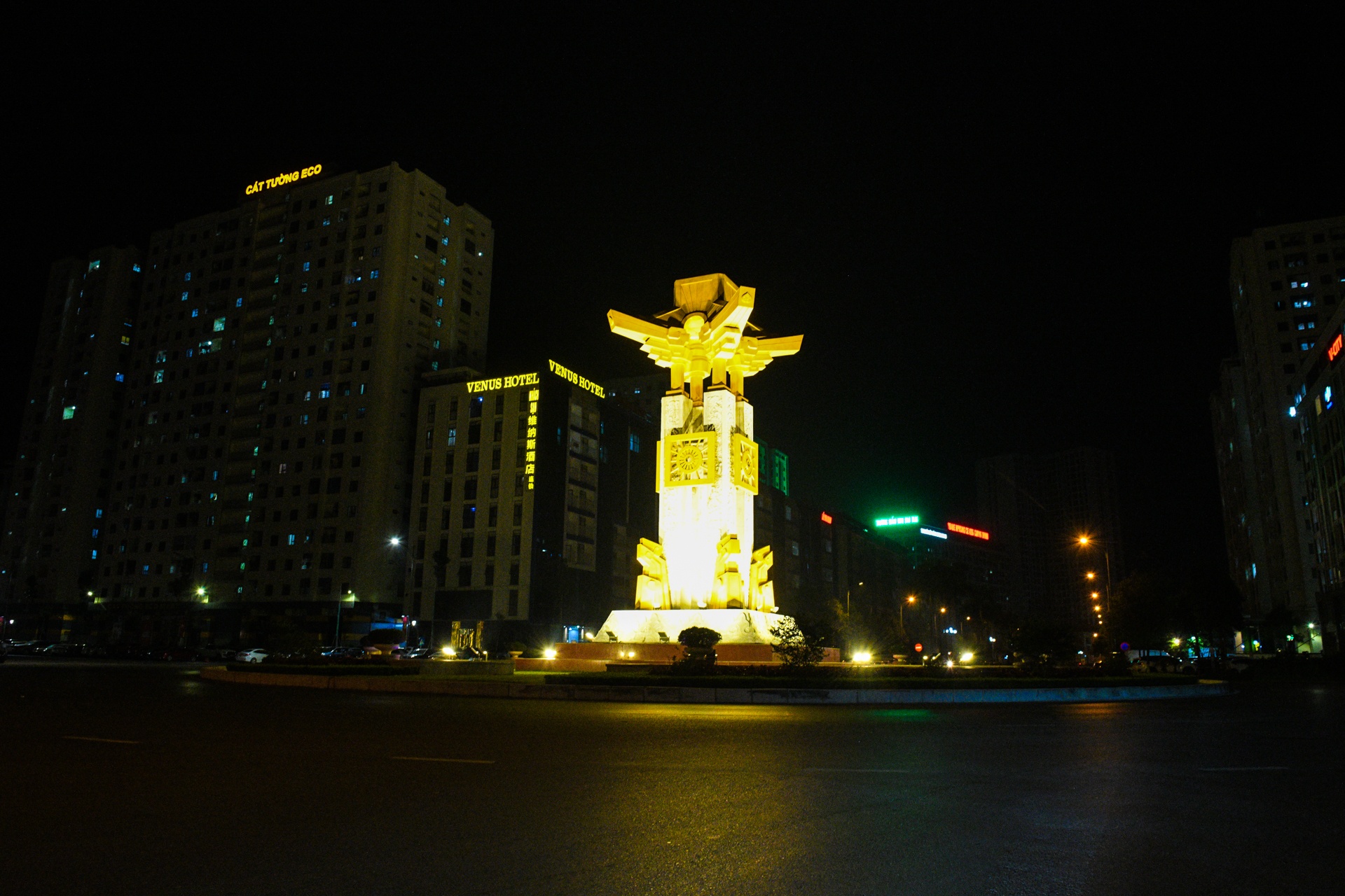 Duong pho vang ve,  gian cach xa hoi anh 11