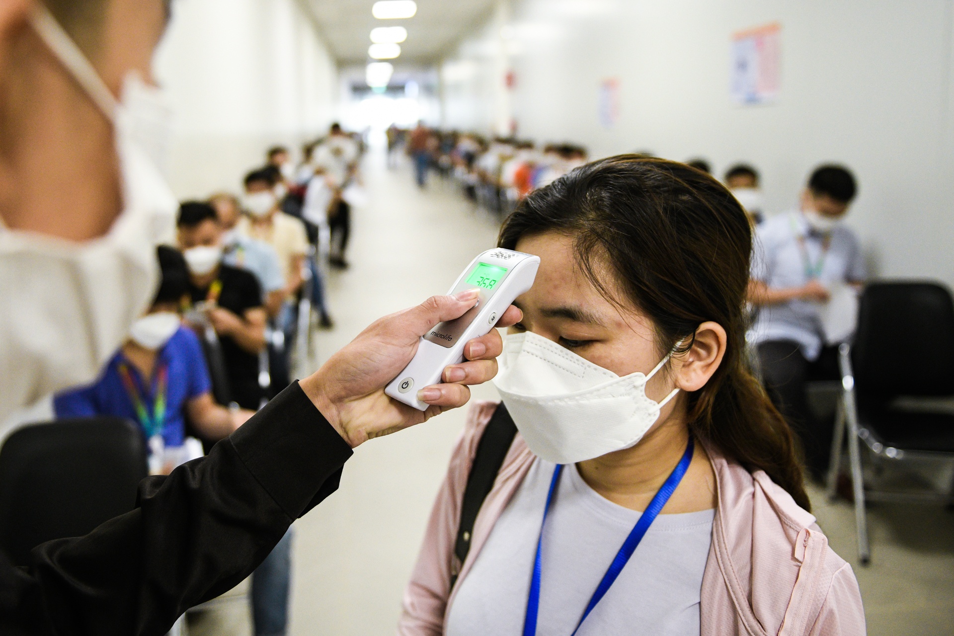 Tiem vaccine covid-19 cho cong nhan anh 1