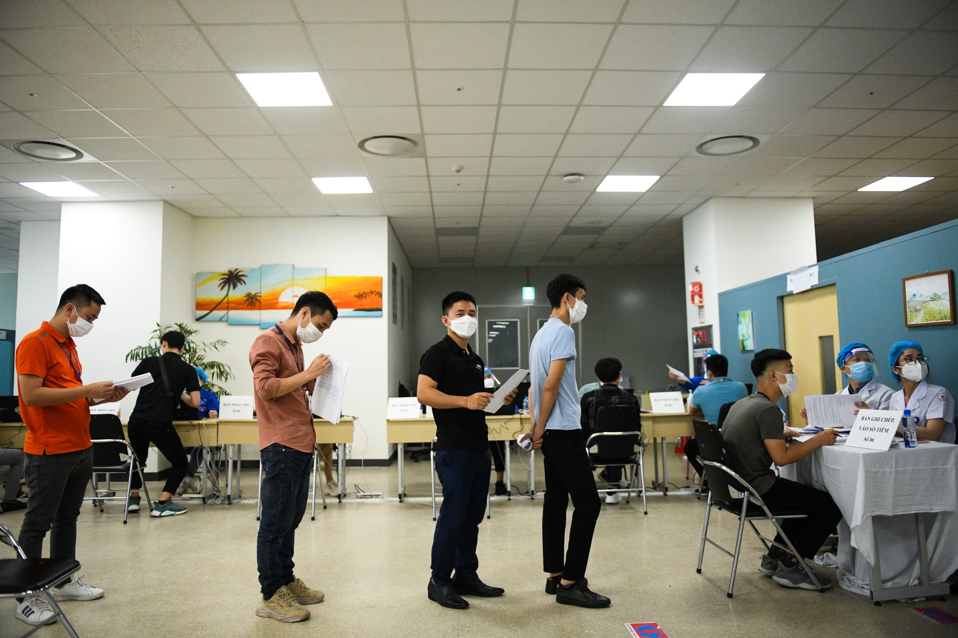 Tiem vaccine covid-19 cho cong nhan anh 8