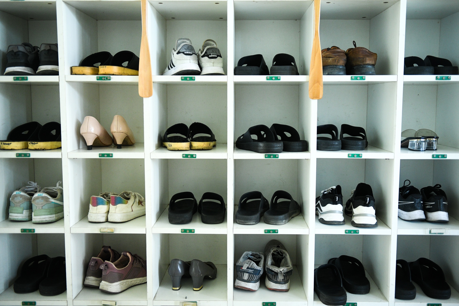 lam viec khep kin,  khu cong nghiep anh 10